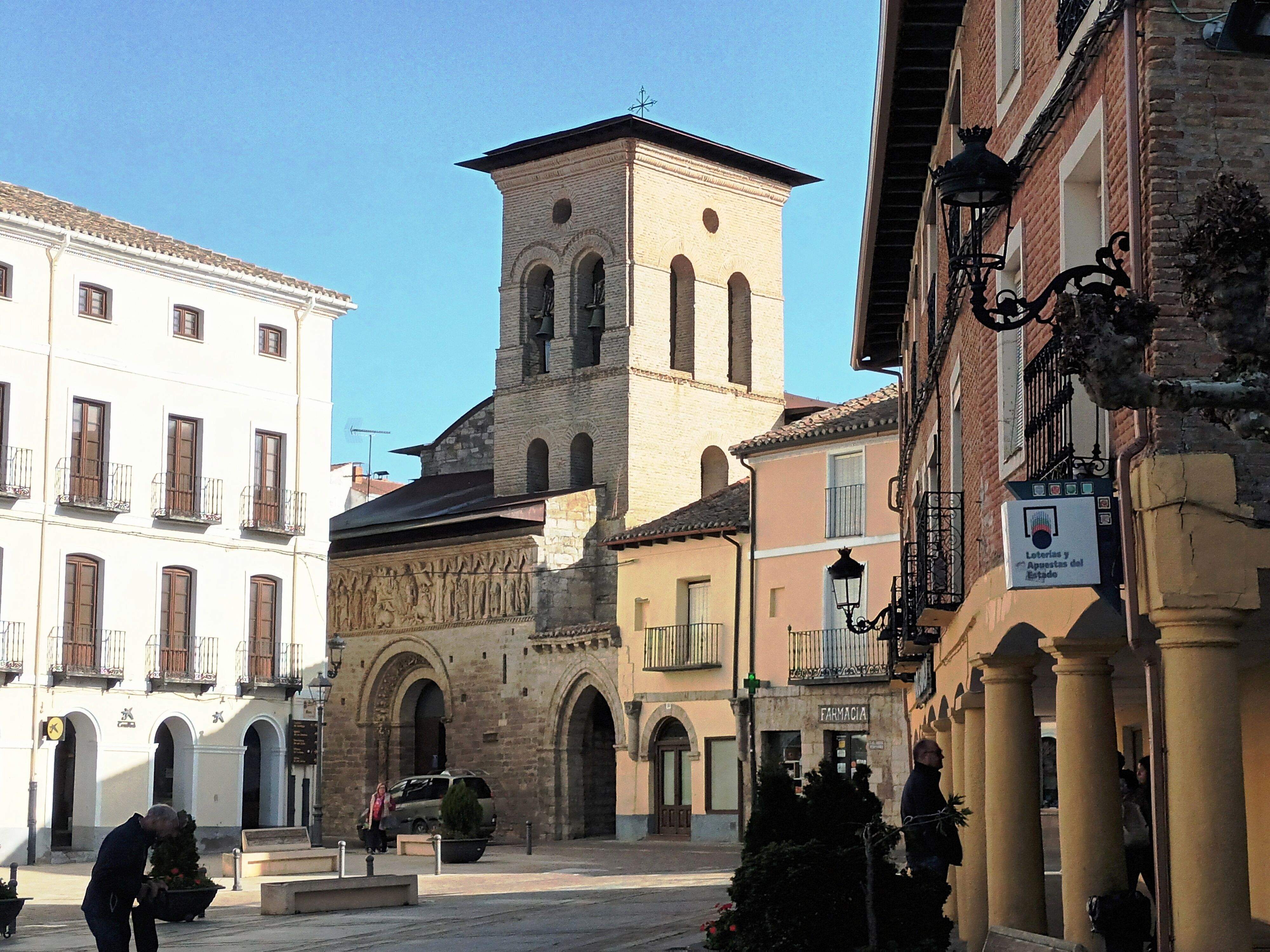 Carrión de los Condes, Praza Maior e Igrexa de Santiago