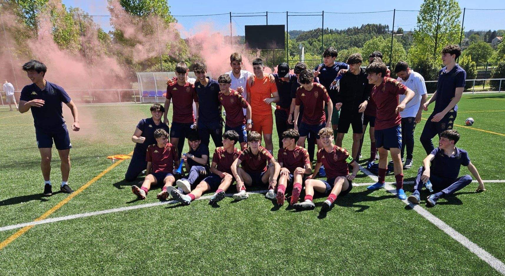 O equipo Cadete A do Pontevedra festexa o seu ascenso a División de Honra