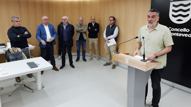 O concelleiro de Educación, Demetrio Gómez, presenta Pontenciencia xunto a organizadores e patrocinadores do evento