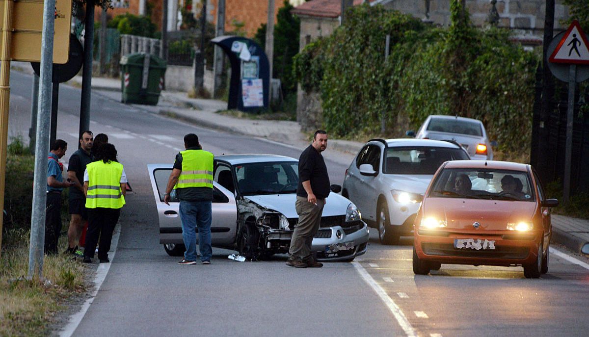Accidente de tráfico en la carretera entre Pontevedra y Marín