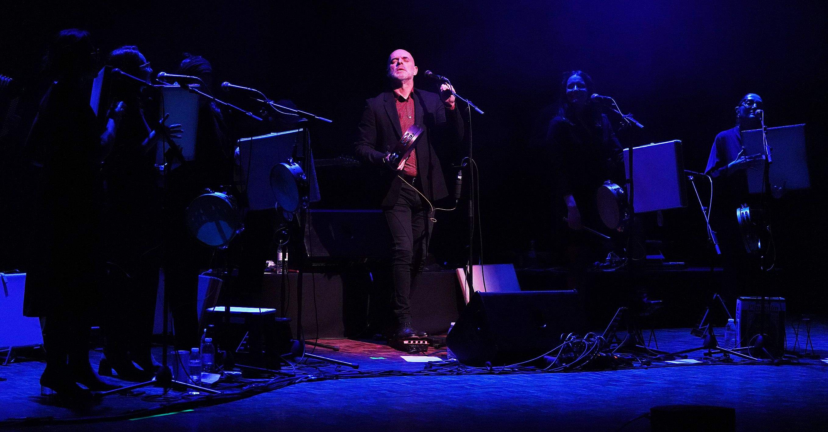 Concierto de Xabier Díaz & Adufeiras de Salitre