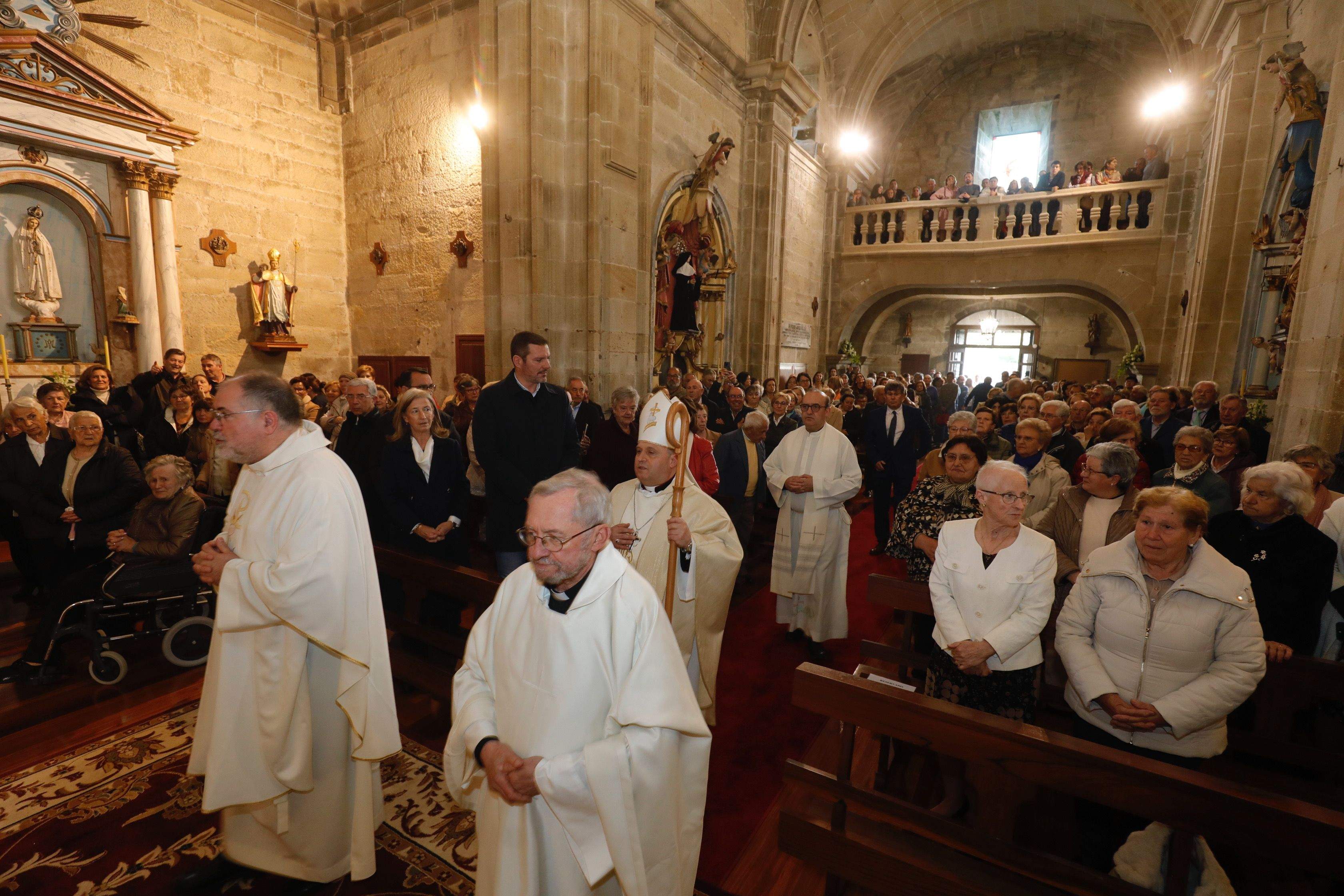 Misa de reapertura de la iglesia de San Martiño de Salcedo