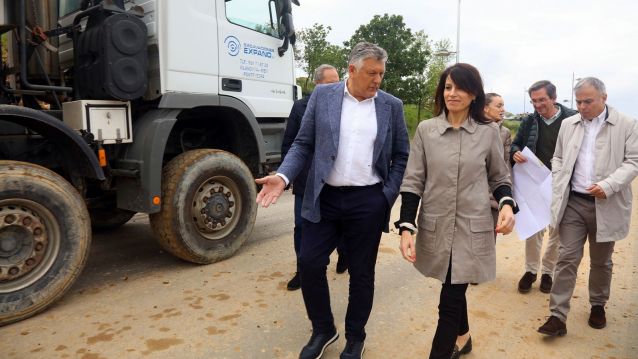 María Martínez Allegue, conselleira de Vivenda, en los terrenos de Noalla en los que se construirá vivienda pública María Martínez Allegue, conselleira de Vivenda, en los terrenos de Noalla en los que se construirá vivienda pública