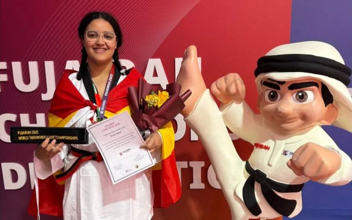 Ángela Balado, con la medalla de bronce conseguida en el Mundial Cadete