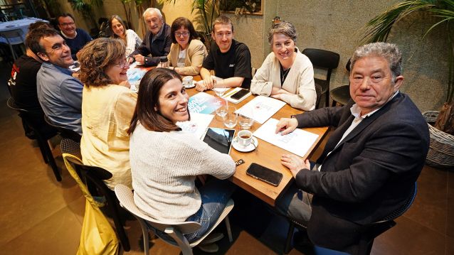 Xuntanza de Miguel Anxo Fernández Lores co seu grupo municipal e a executiva do BNG Xuntanza de Miguel Anxo Fernández Lores co seu grupo municipal e a executiva do BNG