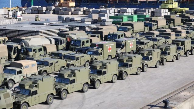 Embarca o material militar que a Brilat usará na súa misión en Eslovaquia