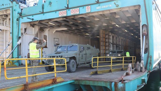Embarca o material militar que a Brilat usará na súa misión en Eslovaquia