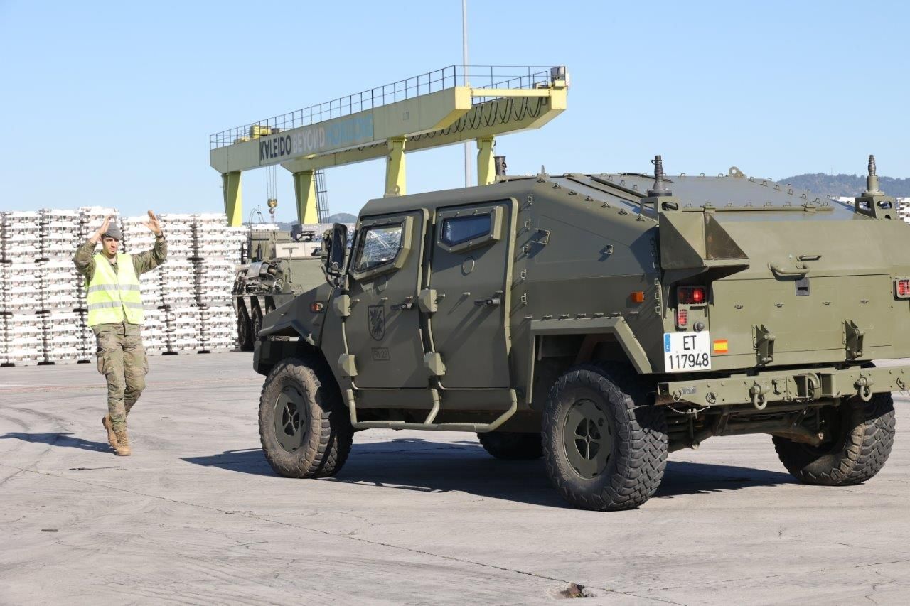 Embarca o material militar que a Brilat usará na súa misión en Eslovaquia