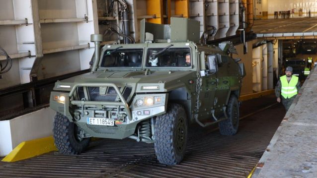 Embarca o material militar que a Brilat usará na súa misión en Eslovaquia