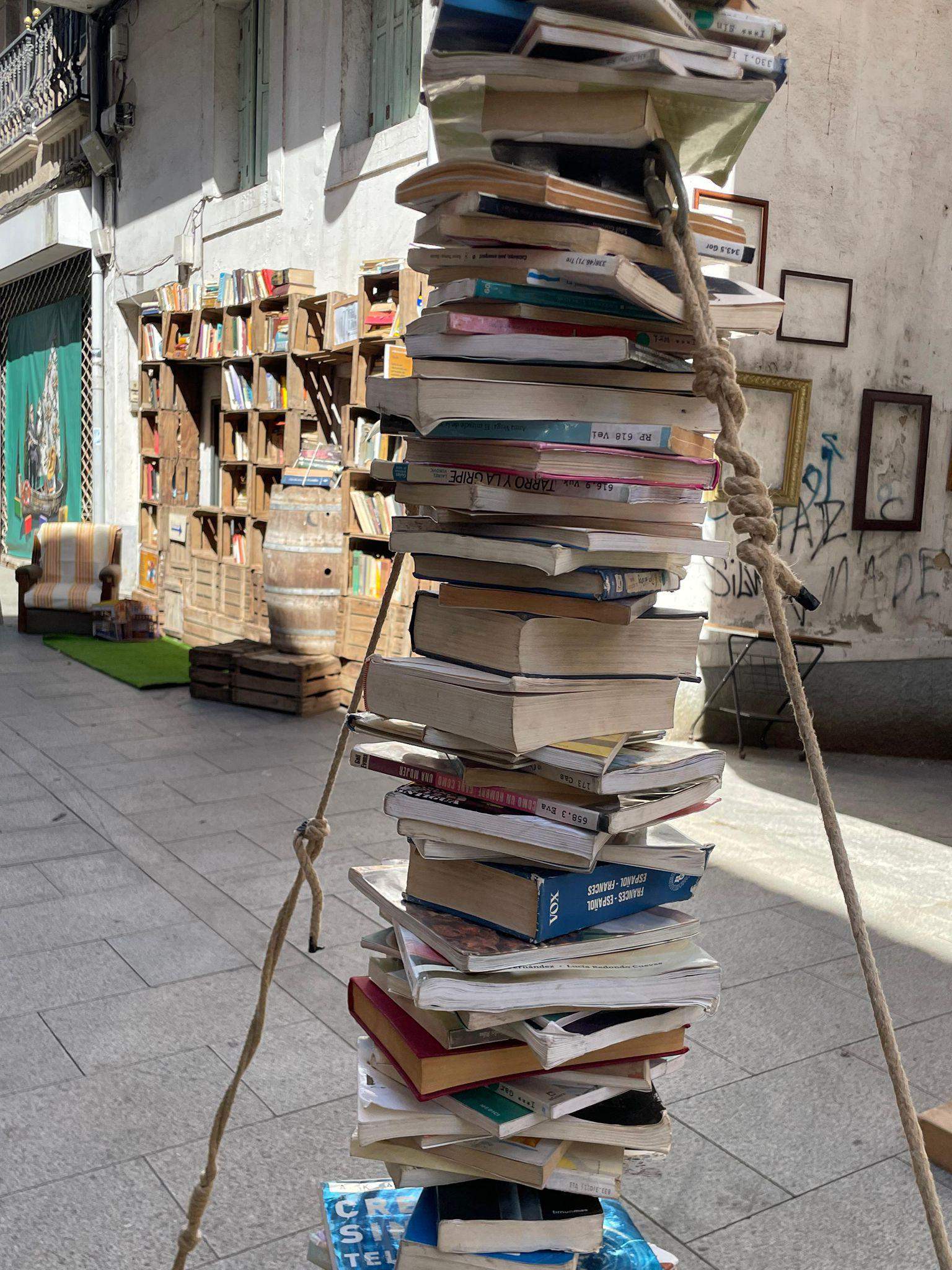 Marín decora sus calles para ser la 'Vila do Libro' Marín decora sus calles para ser la 'Vila do Libro'