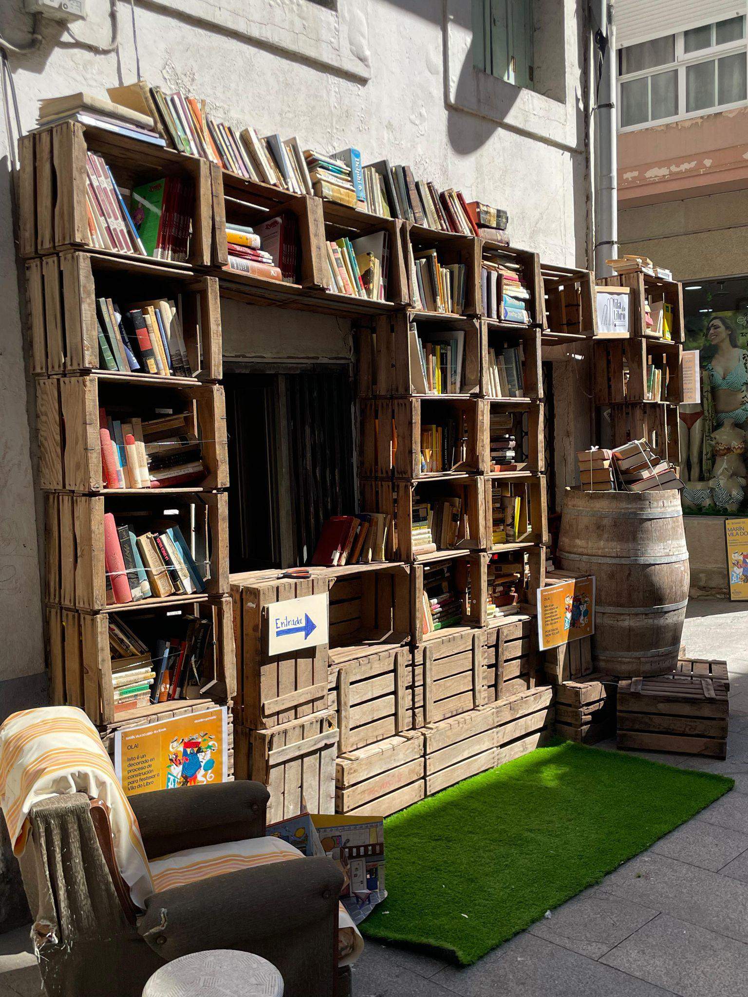 Marín decora sus calles para ser la 'Vila do Libro' Marín decora sus calles para ser la 'Vila do Libro'
