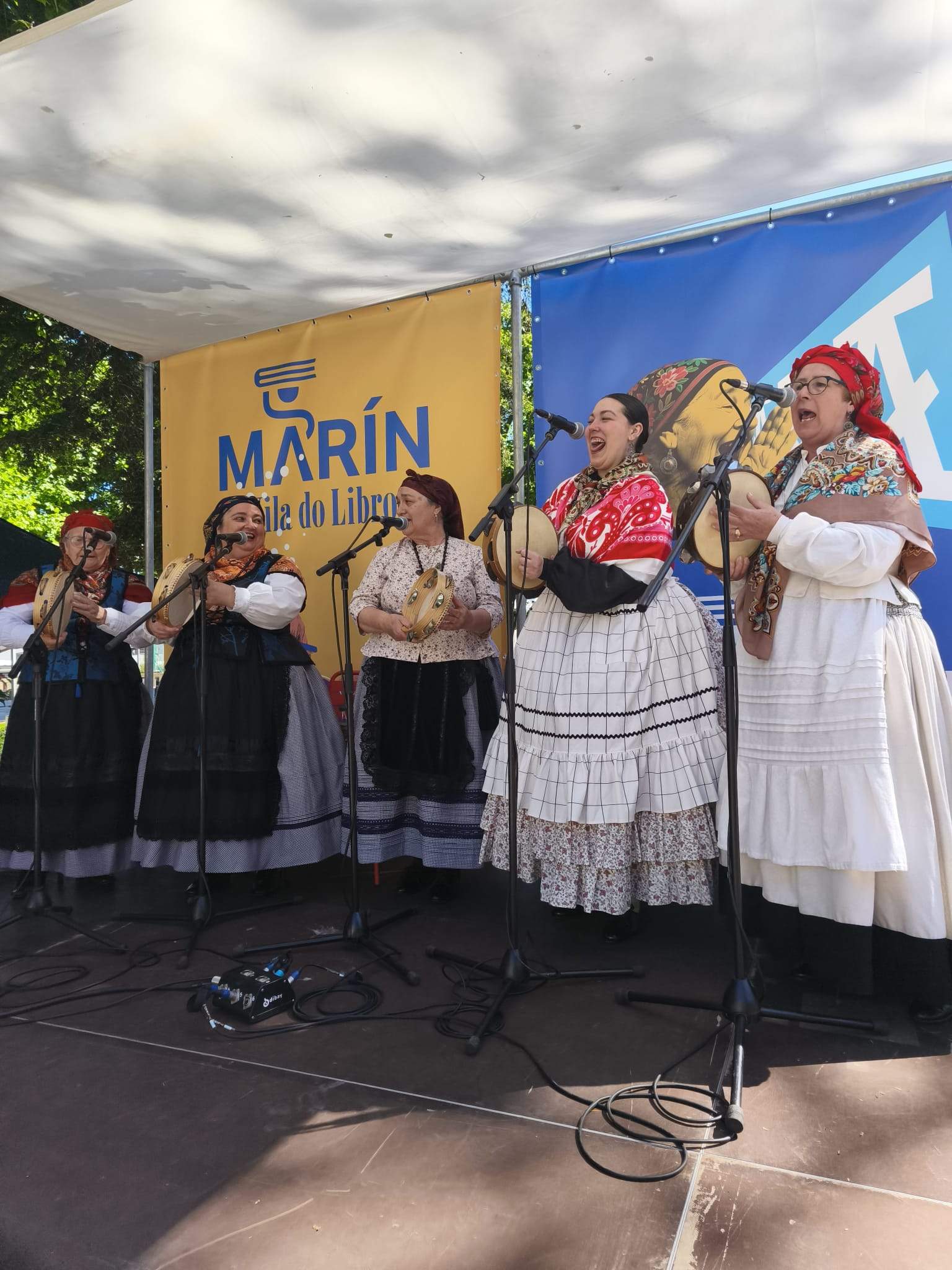 Marín decora sus calles para ser la 'Vila do Libro' Marín decora sus calles para ser la 'Vila do Libro'