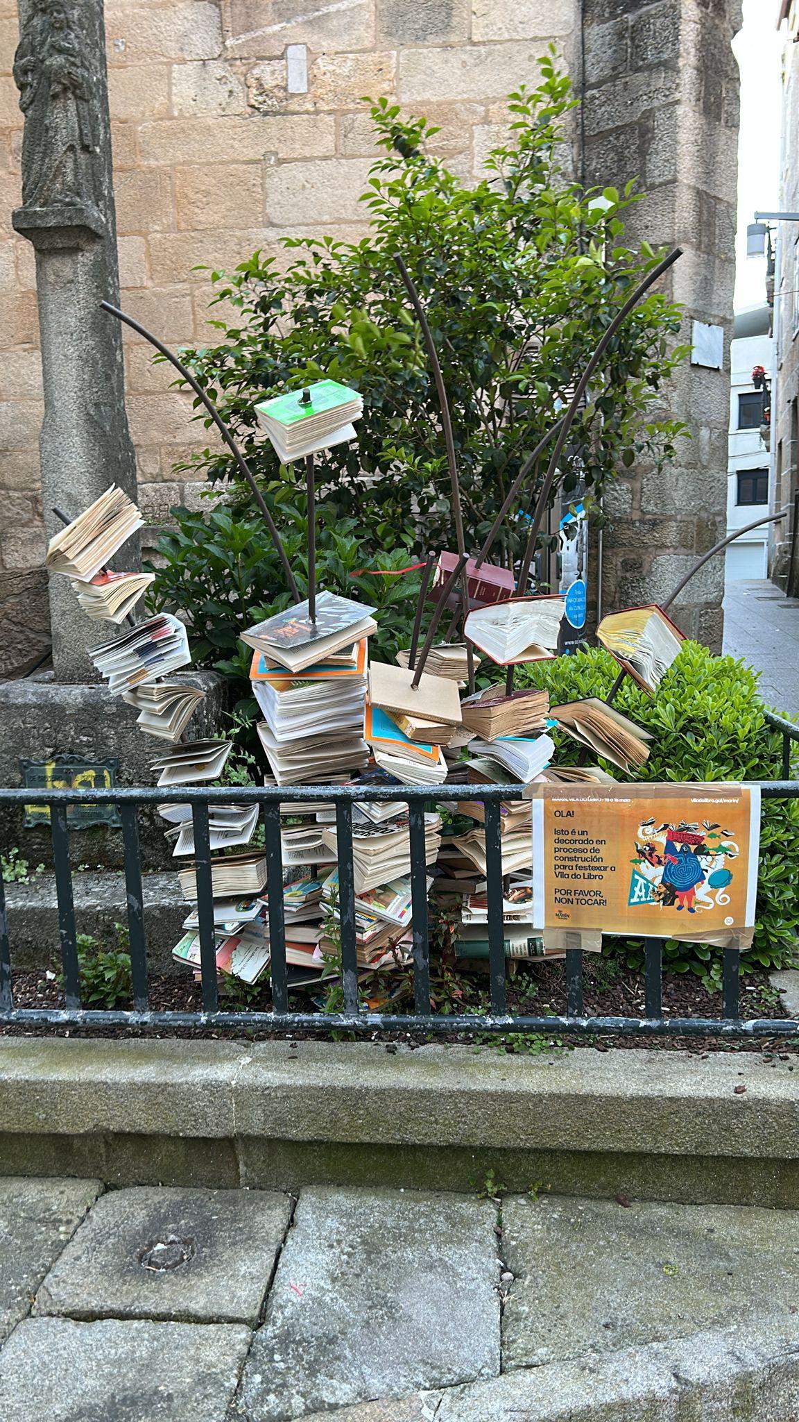 Marín decora sus calles para ser la 'Vila do Libro' Marín decora sus calles para ser la 'Vila do Libro'