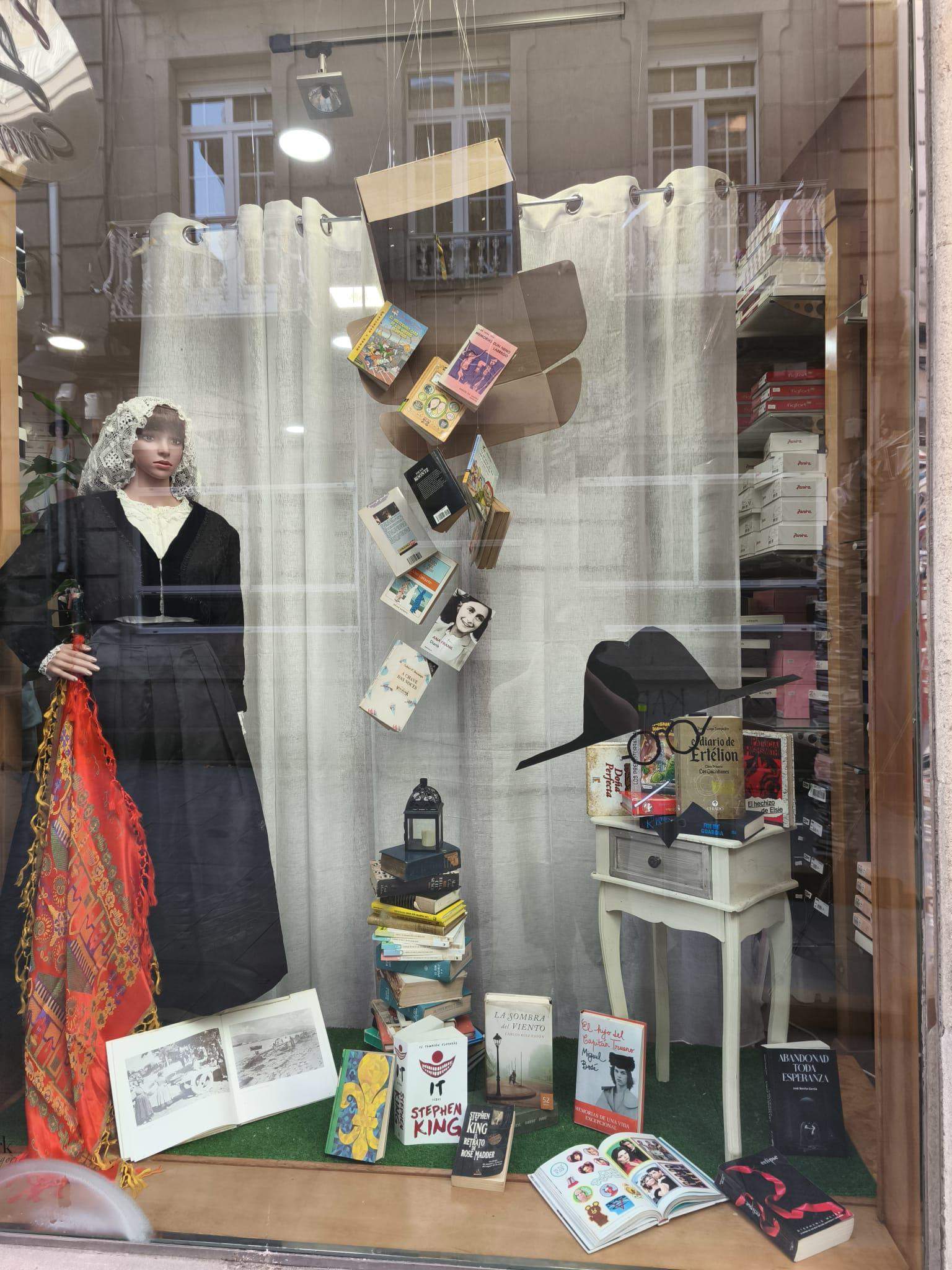 Marín decora sus calles para ser la 'Vila do Libro' Marín decora sus calles para ser la 'Vila do Libro'