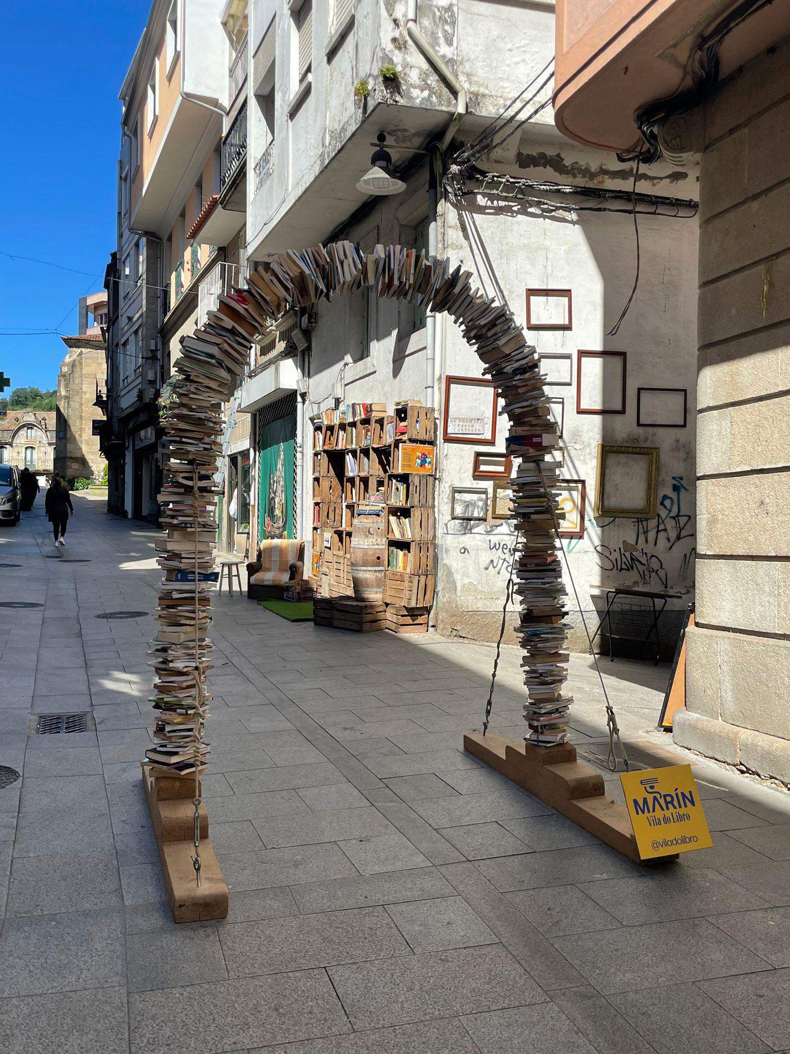 Marín decora sus calles para ser la 'Vila do Libro' Marín decora sus calles para ser la 'Vila do Libro'