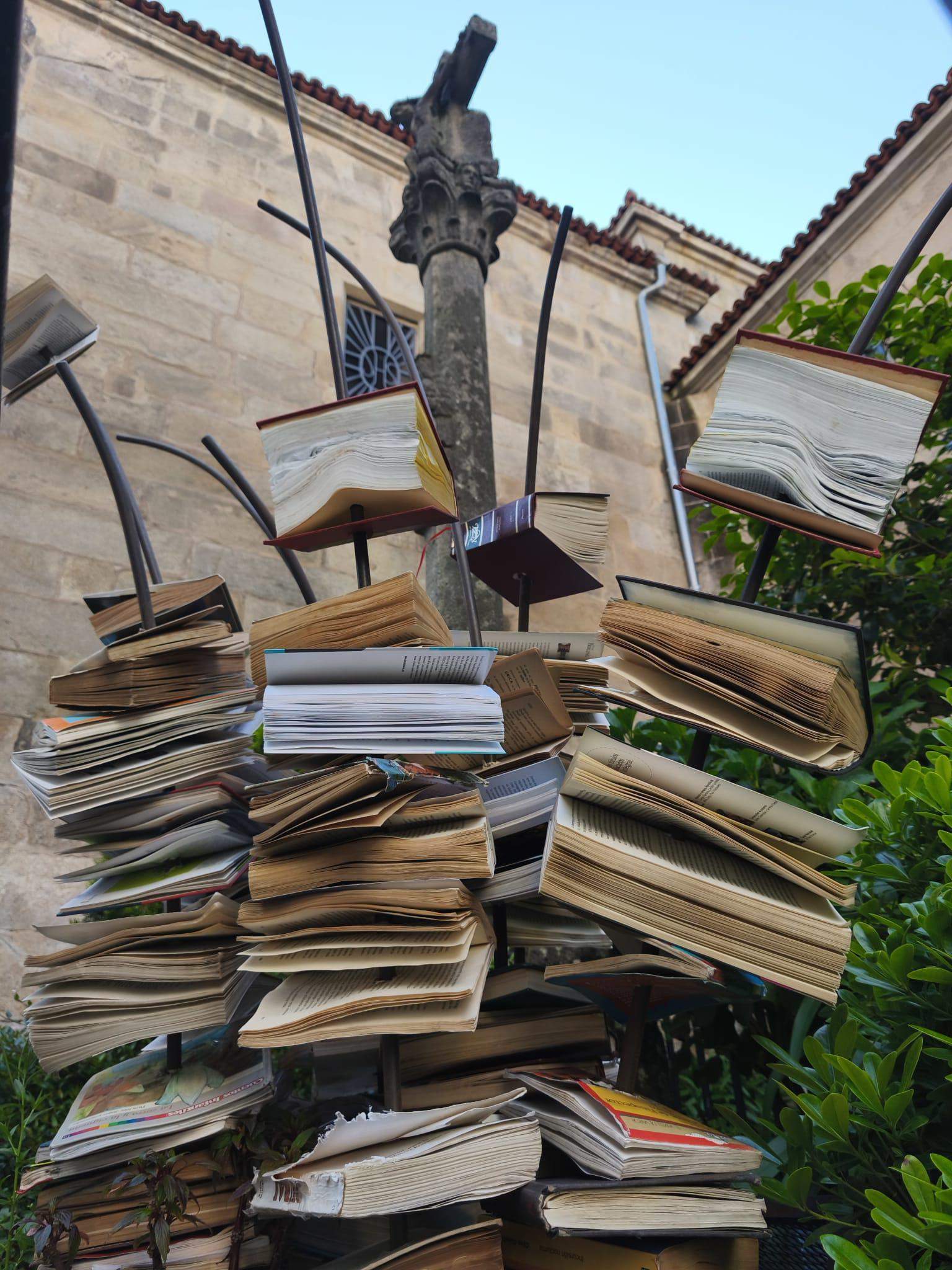 Marín decora sus calles para ser la 'Vila do Libro' Marín decora sus calles para ser la 'Vila do Libro'