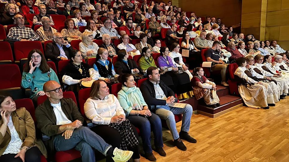 Homenaxe ás Cantareiras de Barro de Arén en Cerdedo-Cotobade Homenaxe ás Cantareiras de Barro de Arén en Cerdedo-Cotobade