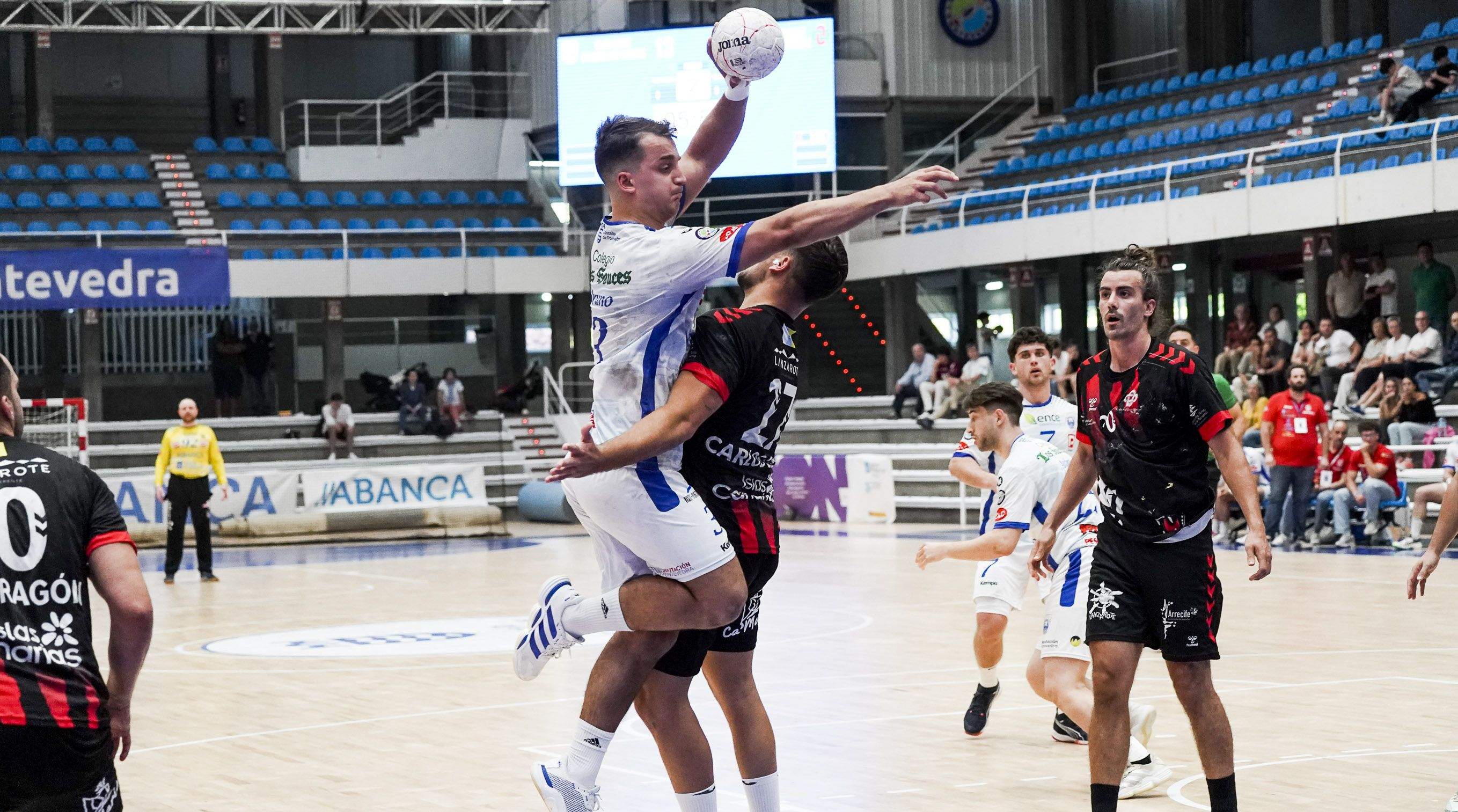 Partido entre Cisne y Lanzarote en el Municipal