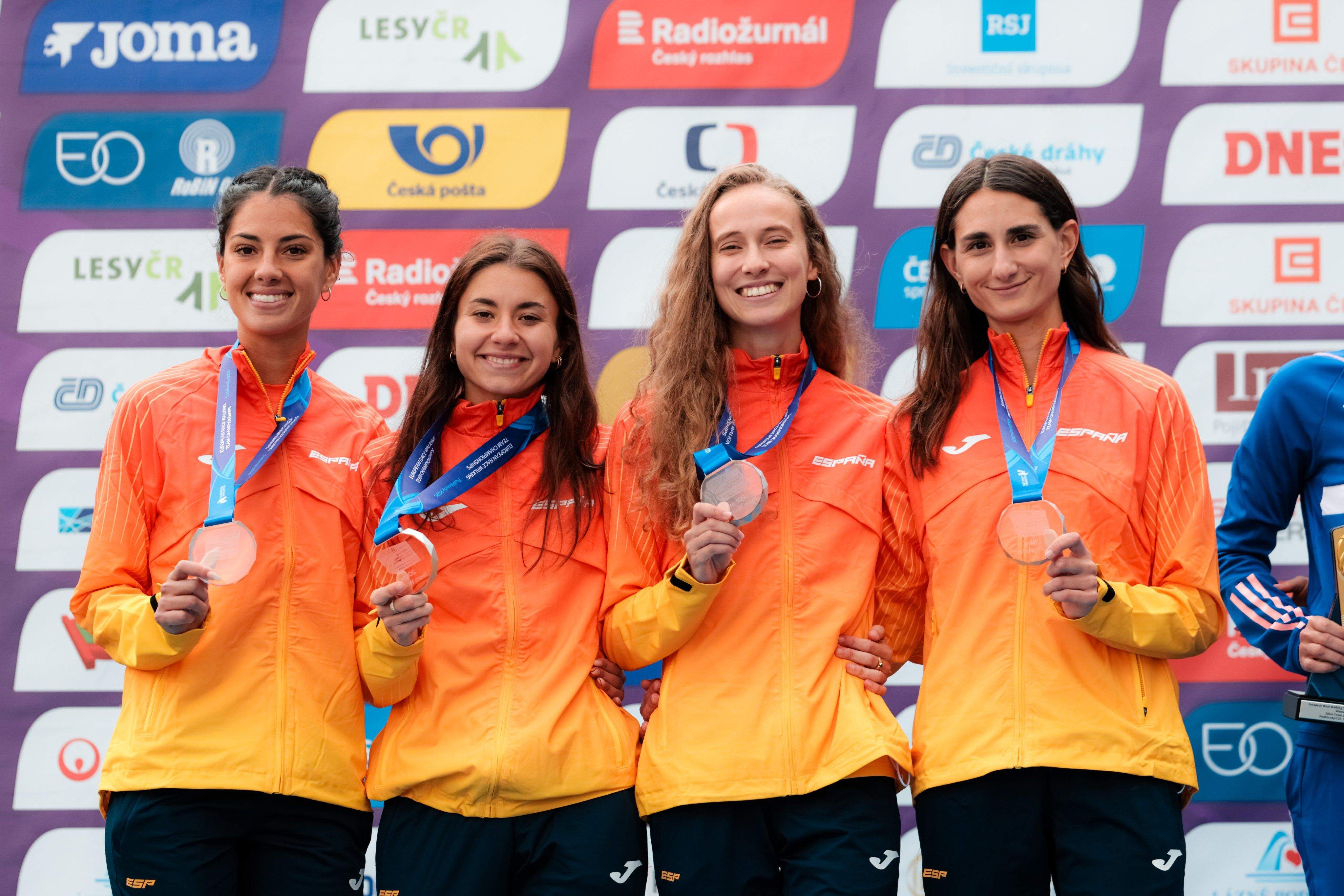 Antía Chamosa co equipo español no europeo de Podebrady