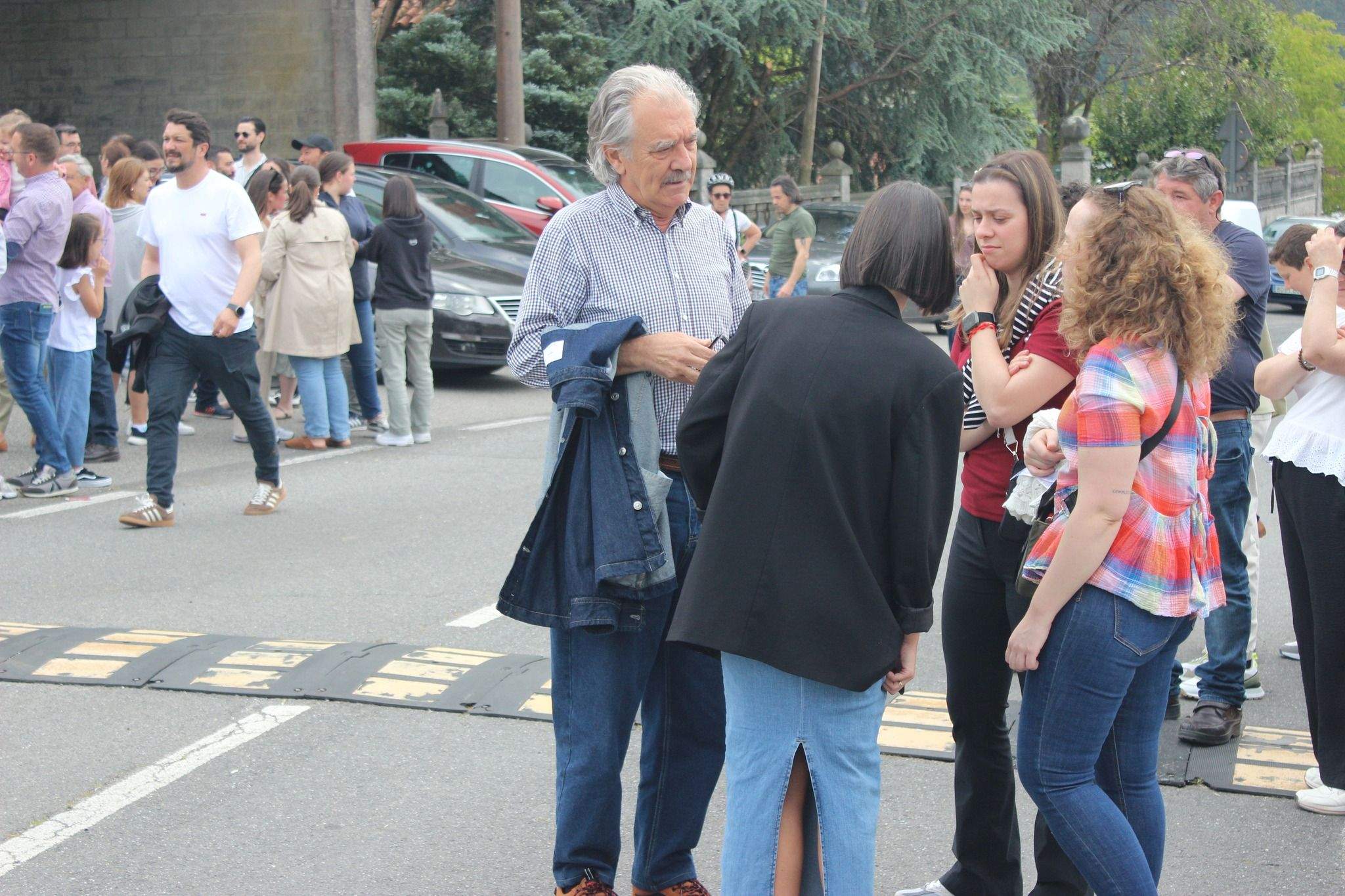 Cadena humana en defensa del CEIP San Clemente de Caldas