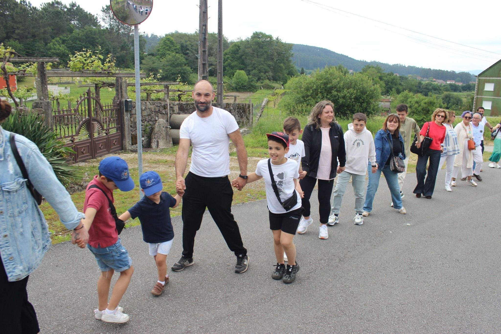 Cadena humana en defensa del CEIP San Clemente de Caldas