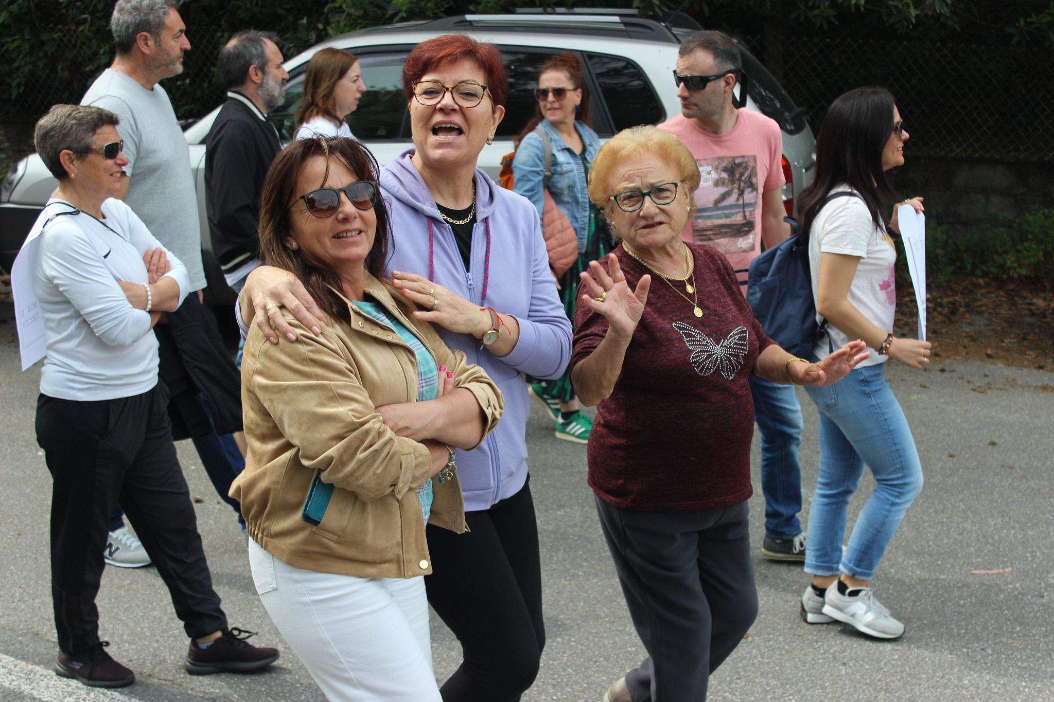 Cadena humana en defensa del CEIP San Clemente de Caldas