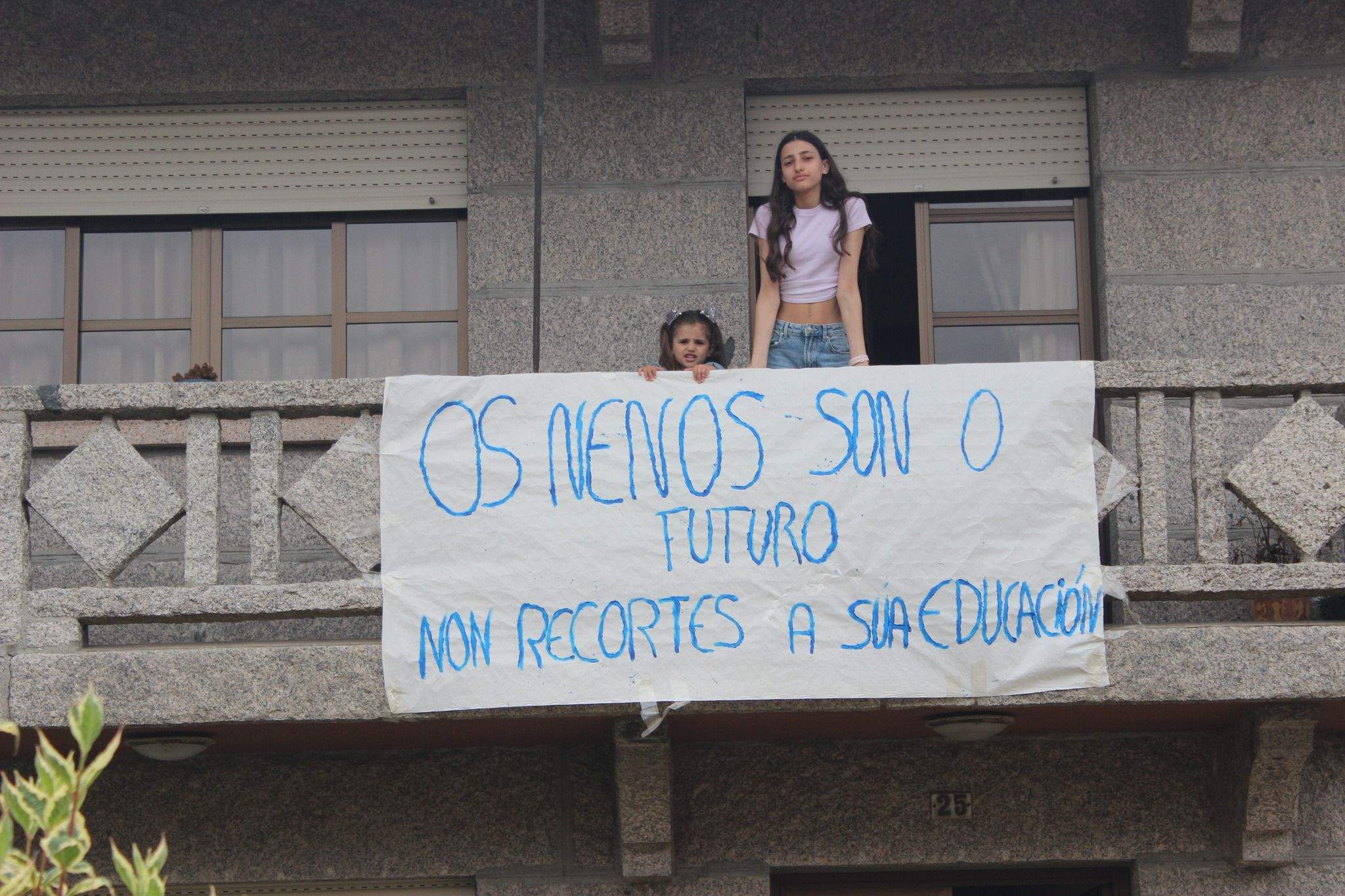 Cadena humana en defensa del CEIP San Clemente de Caldas