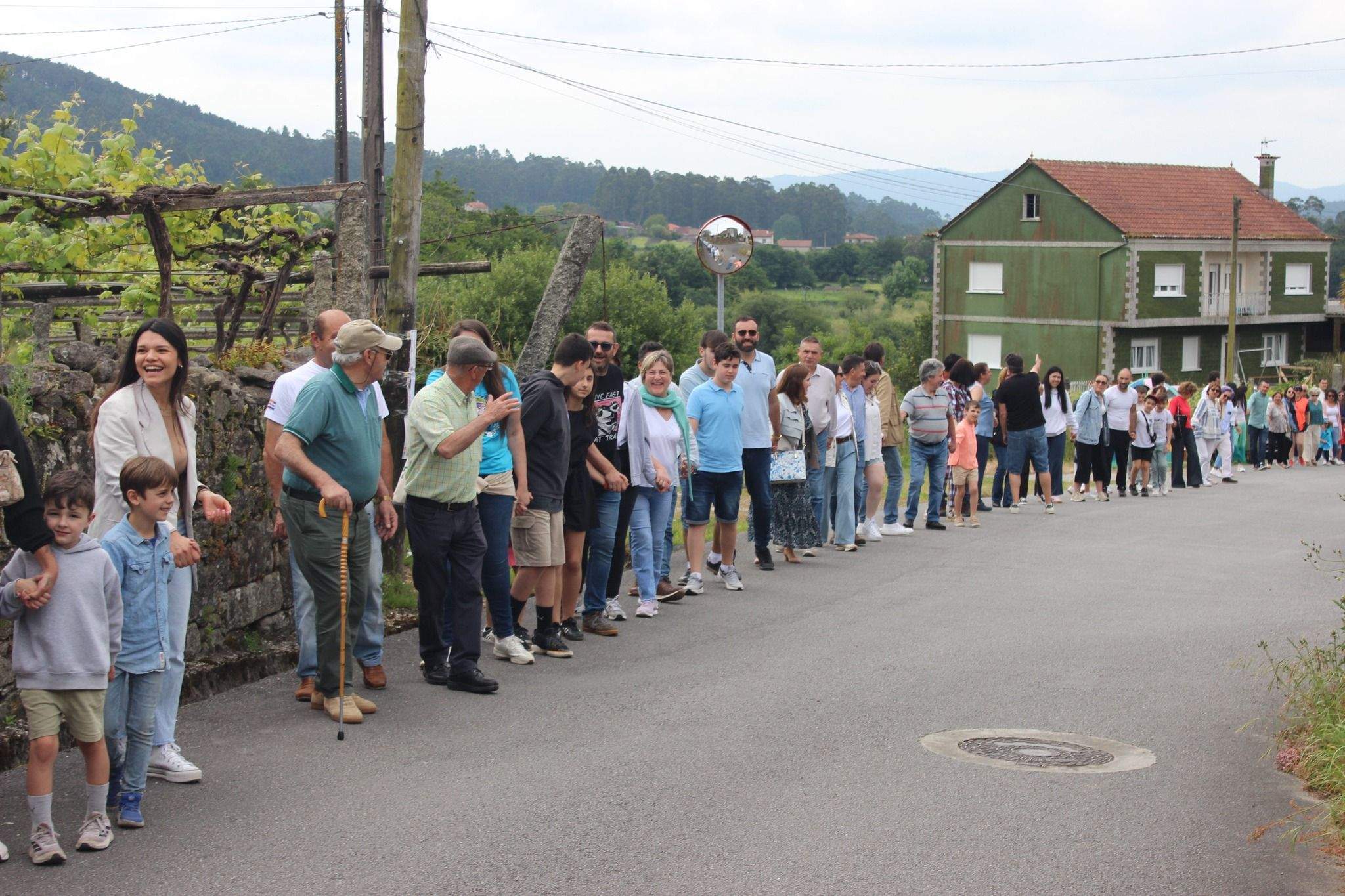 Cadena humana en defensa del CEIP San Clemente de Caldas