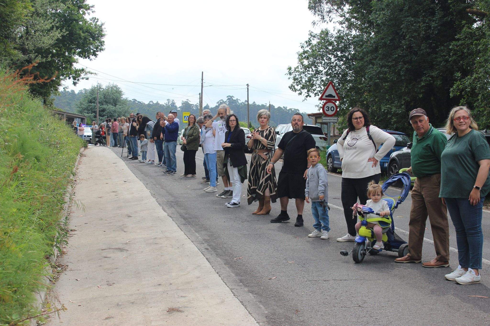 Cadena humana en defensa del CEIP San Clemente de Caldas