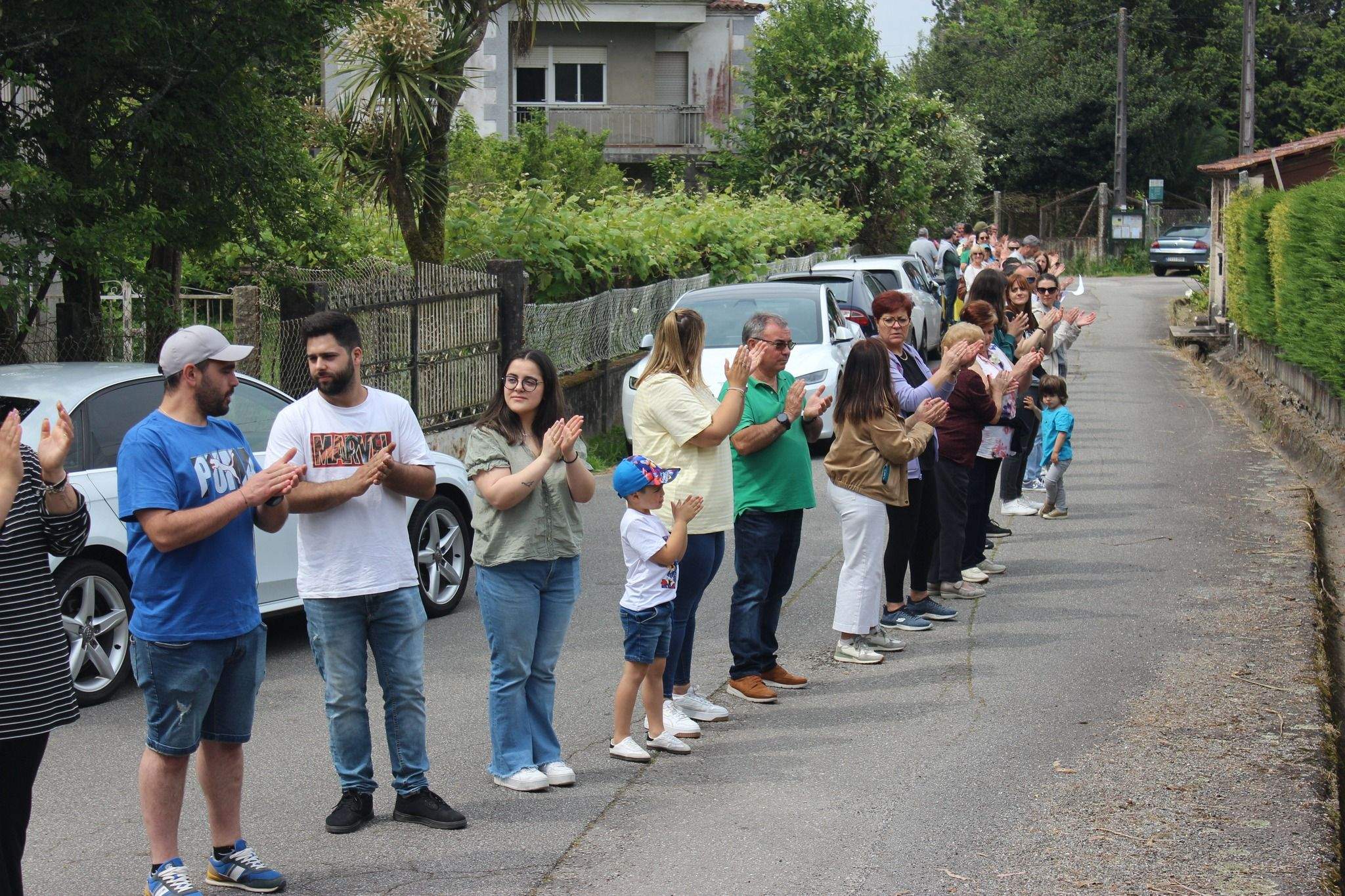 Cadena humana en defensa del CEIP San Clemente de Caldas