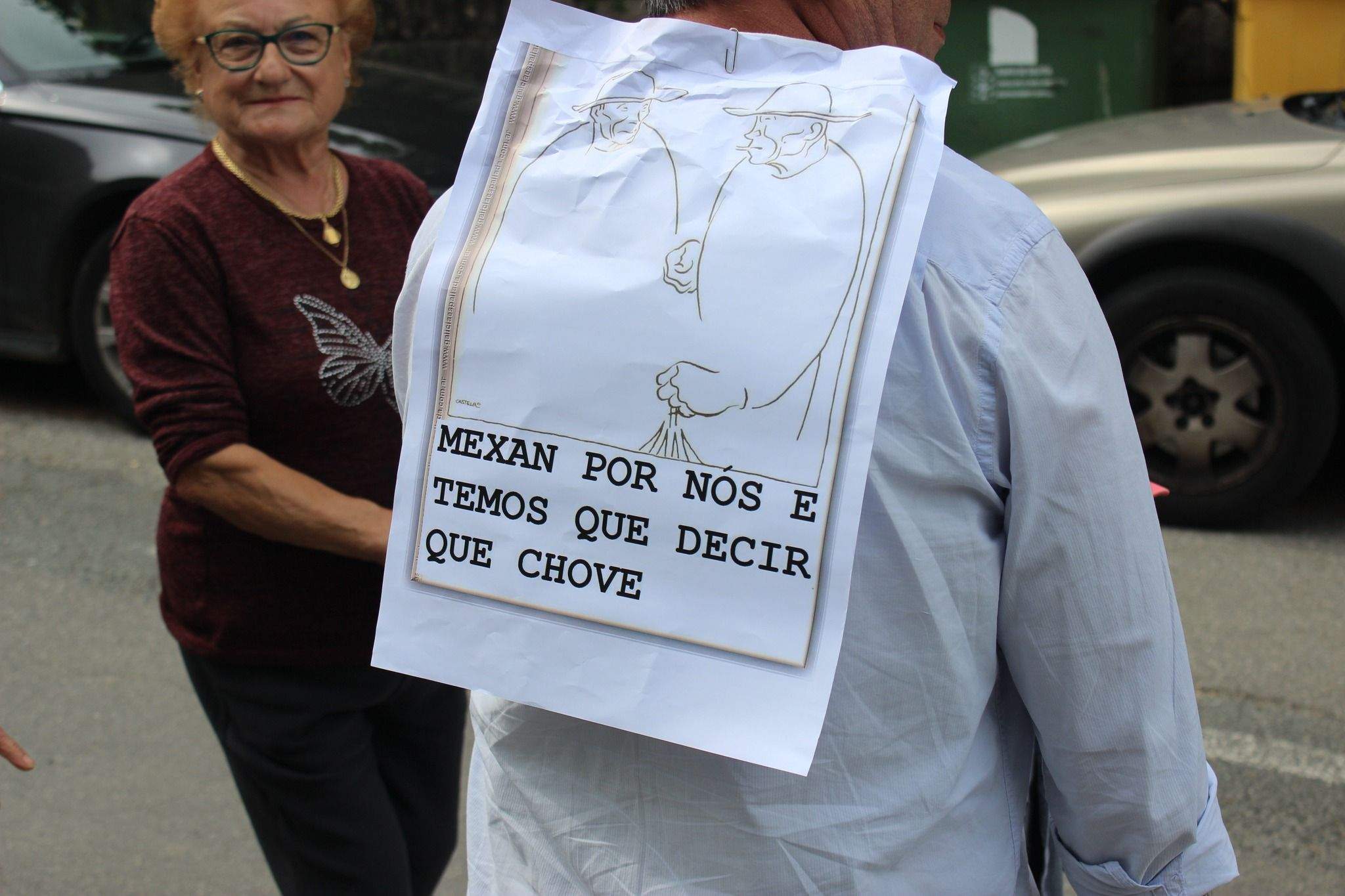 Cadena humana en defensa del CEIP San Clemente de Caldas