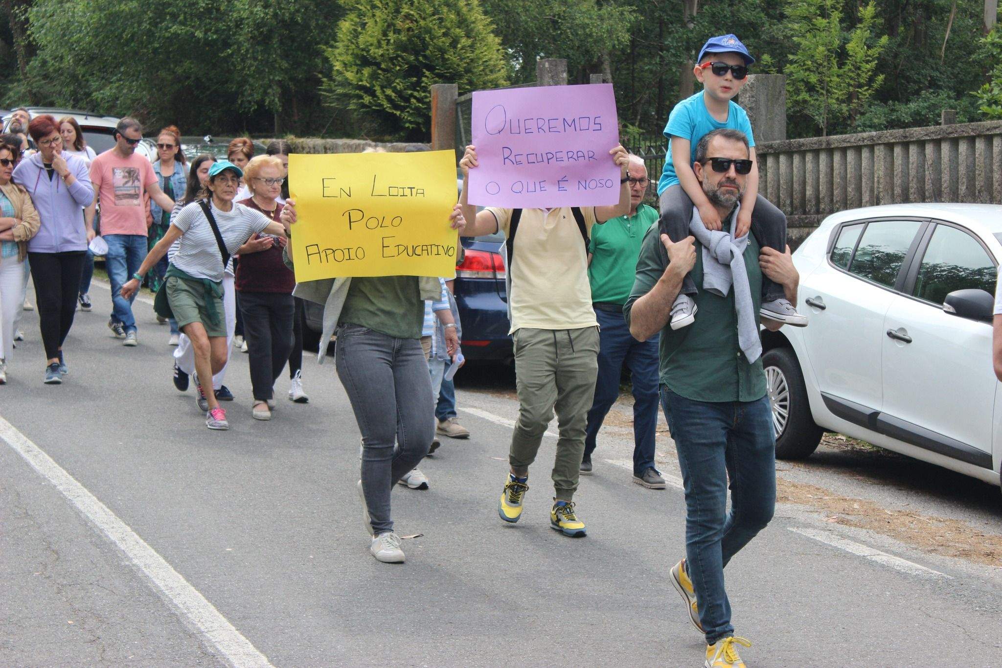 Cadena humana en defensa del CEIP San Clemente de Caldas