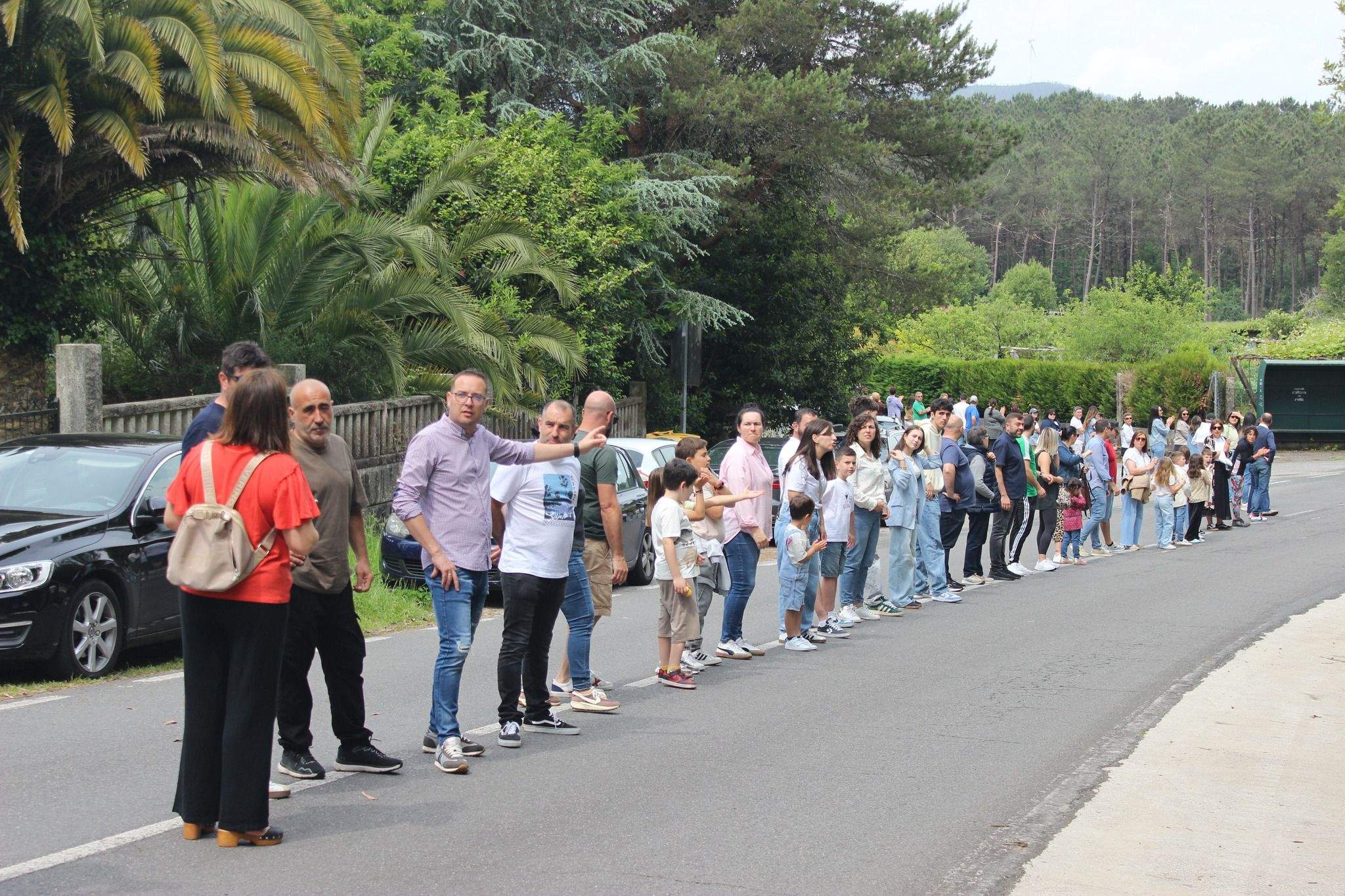 Cadena humana en defensa del CEIP San Clemente de Caldas