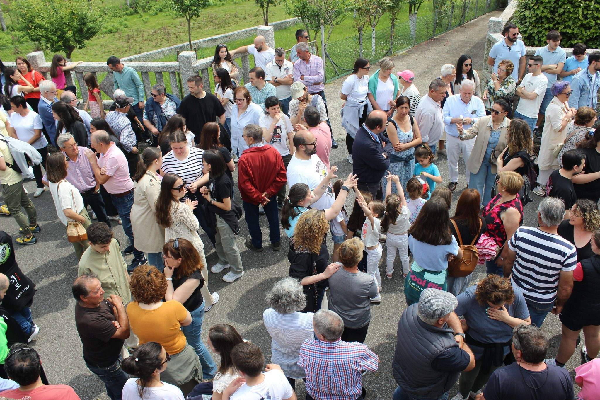 Cadena humana en defensa del CEIP San Clemente de Caldas