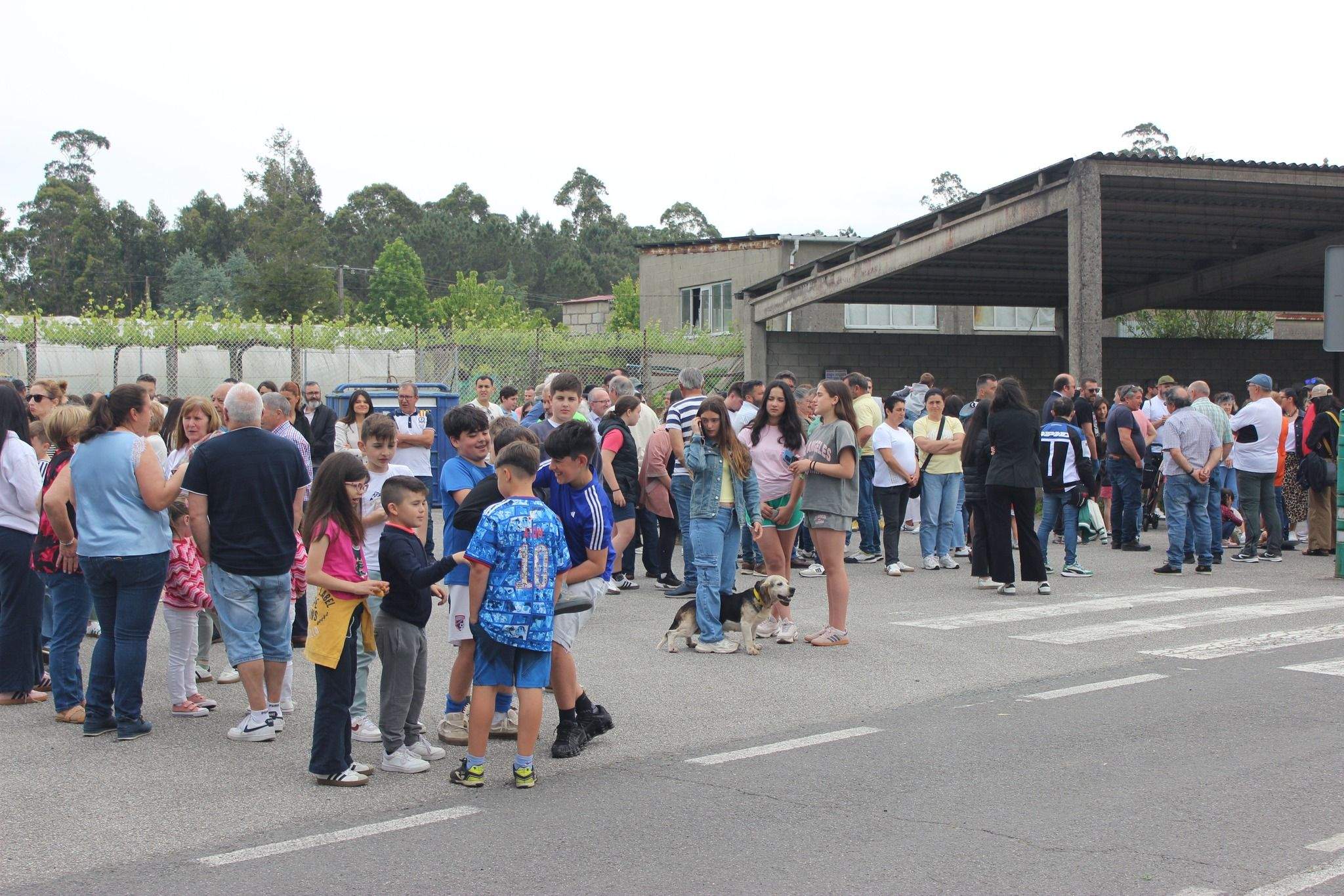 Cadena humana en defensa del CEIP San Clemente de Caldas