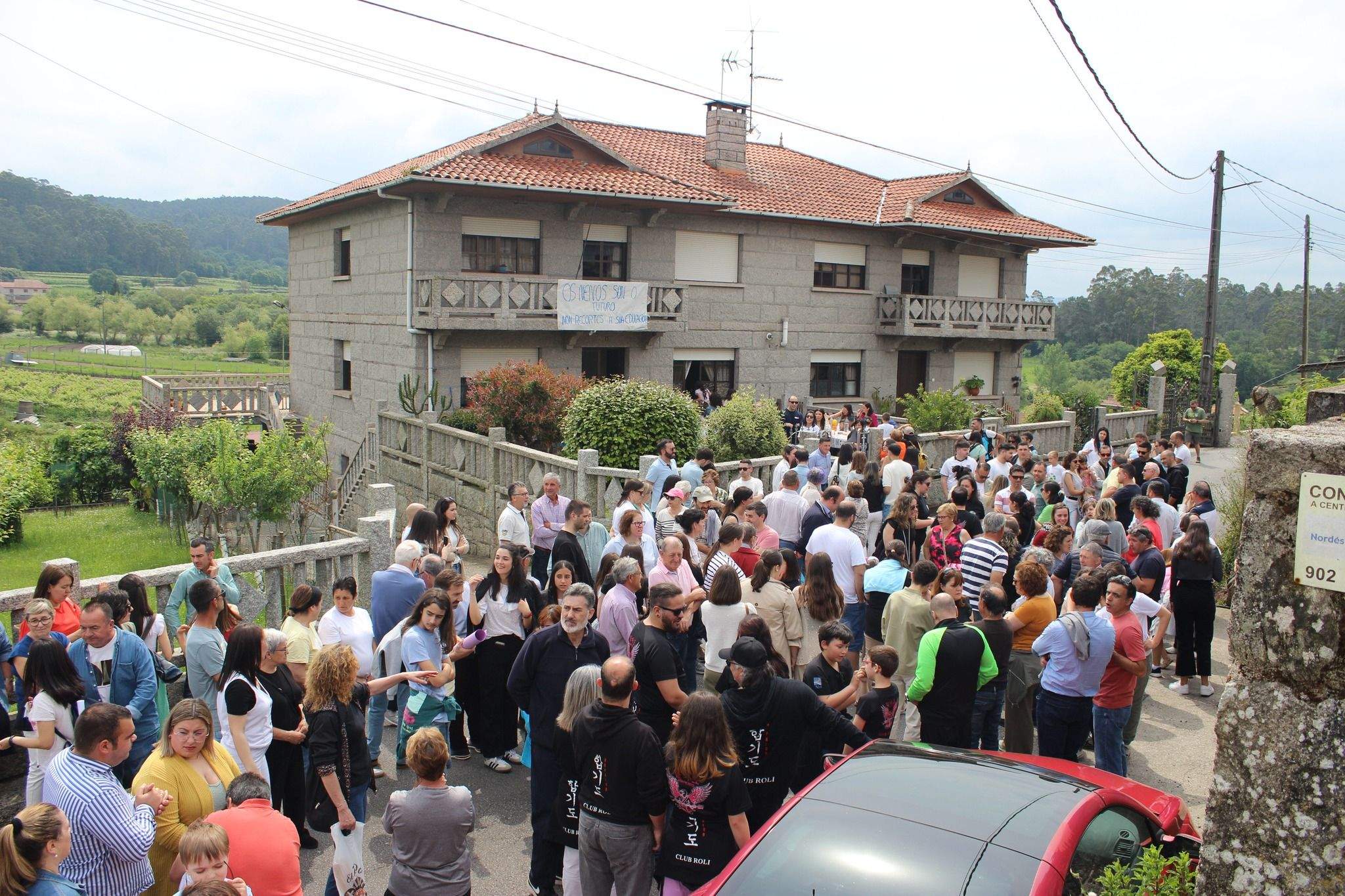Cadena humana en defensa del CEIP San Clemente de Caldas