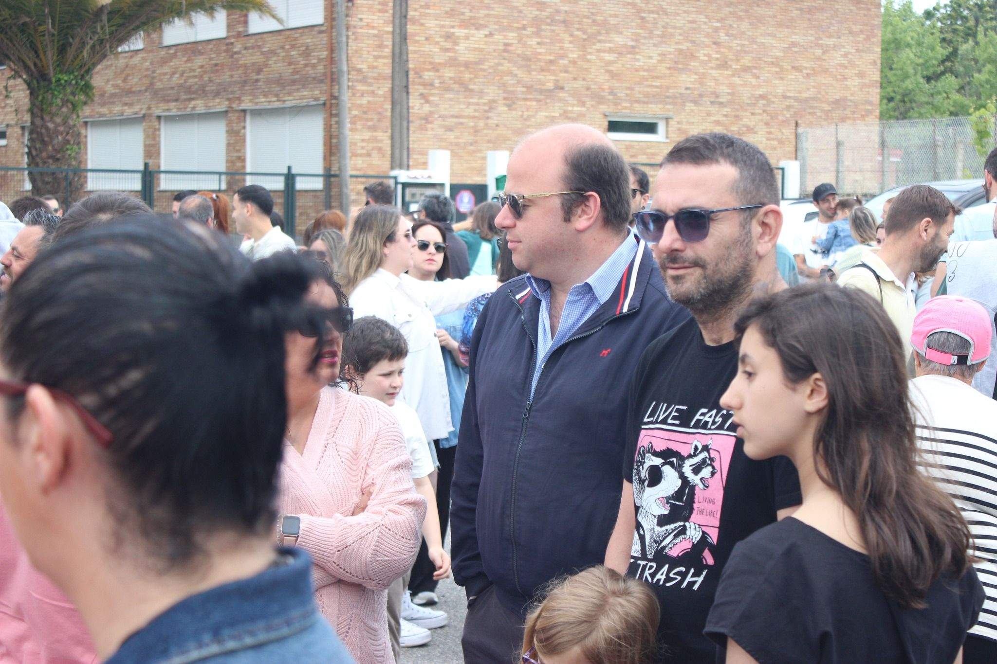 Cadena humana en defensa del CEIP San Clemente de Caldas