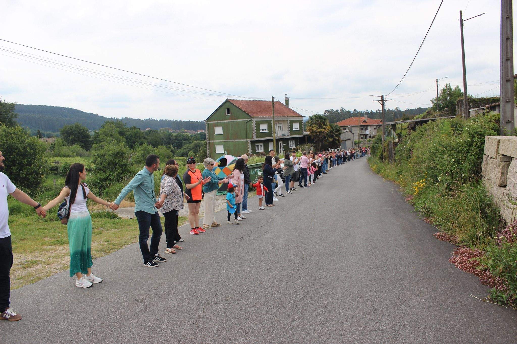 Cadena humana en defensa del CEIP San Clemente de Caldas