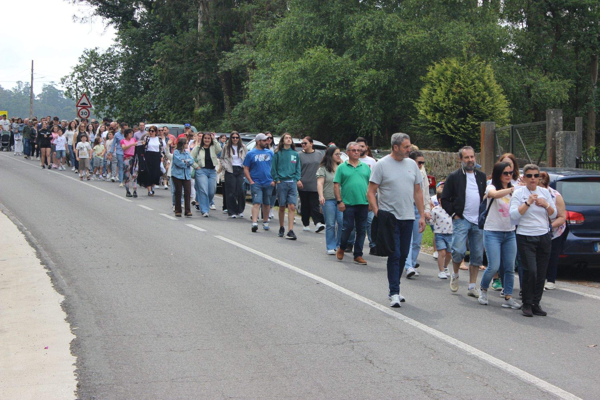 Cadena humana en defensa del CEIP San Clemente de Caldas