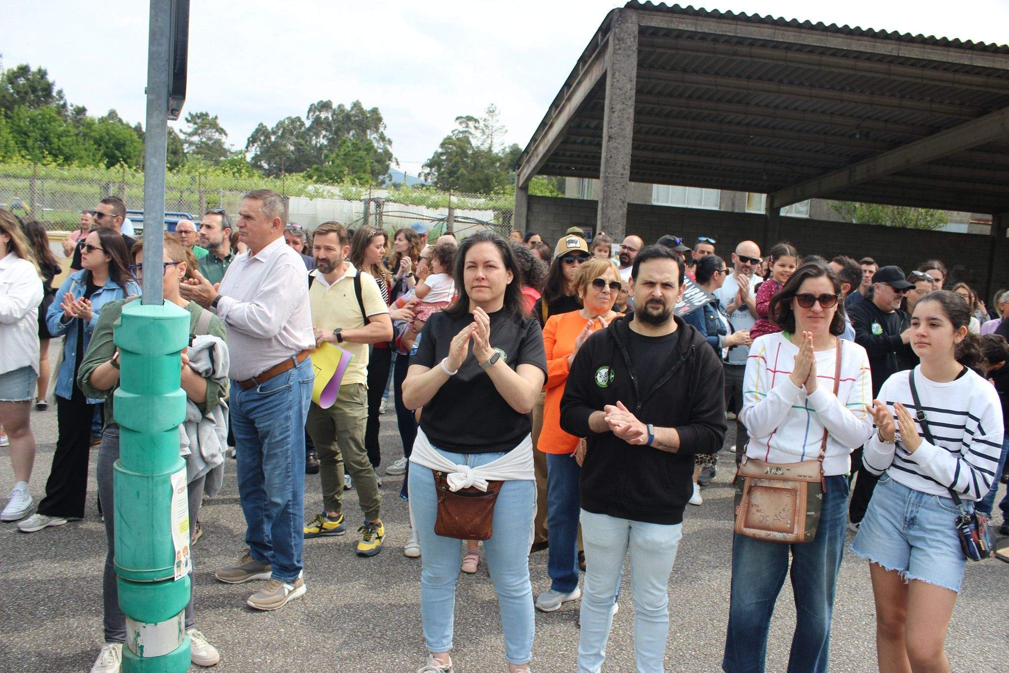 Cadena humana en defensa del CEIP San Clemente de Caldas