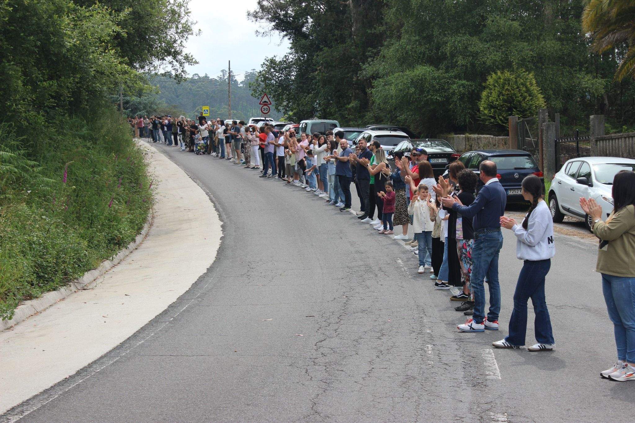 Cadena humana en defensa del CEIP San Clemente de Caldas