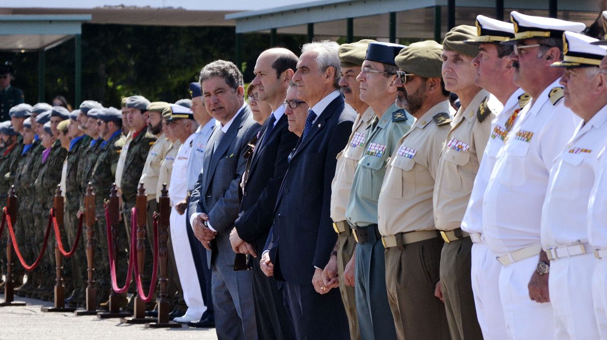 Miguel Anxo Fernández Lores durante a parada militar na base da Brilat