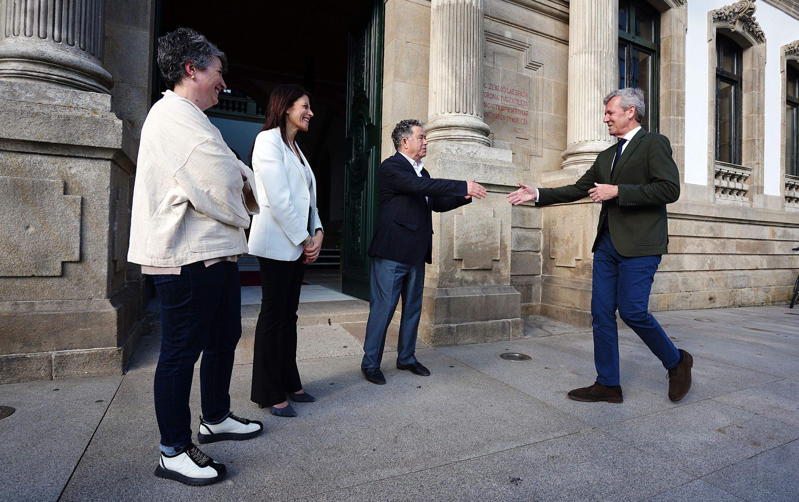 Visita institucional de Alfonso Rueda a la casa consistorial de Pontevedra