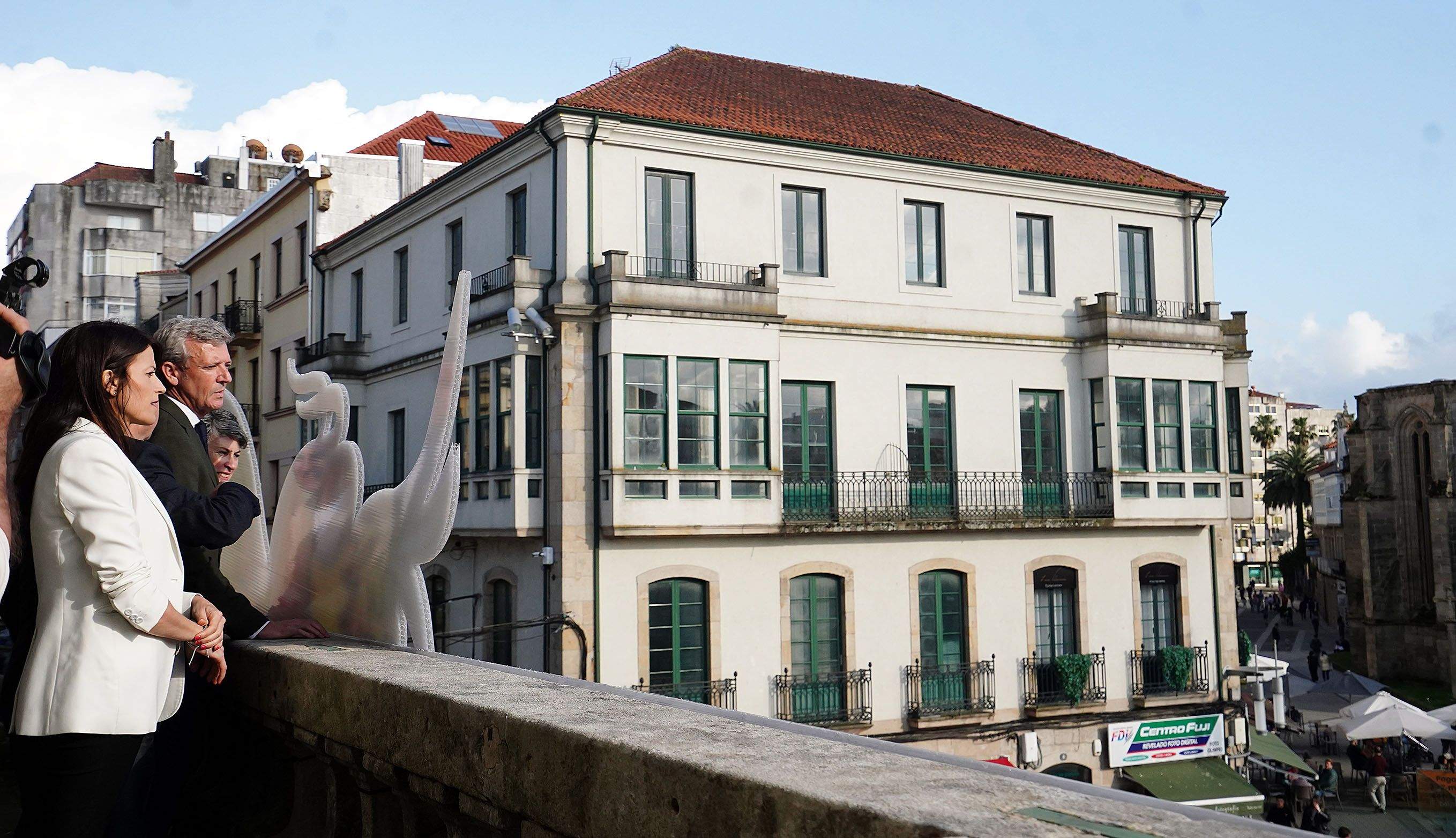 Visita institucional de Alfonso Rueda a la casa consistorial de Pontevedra