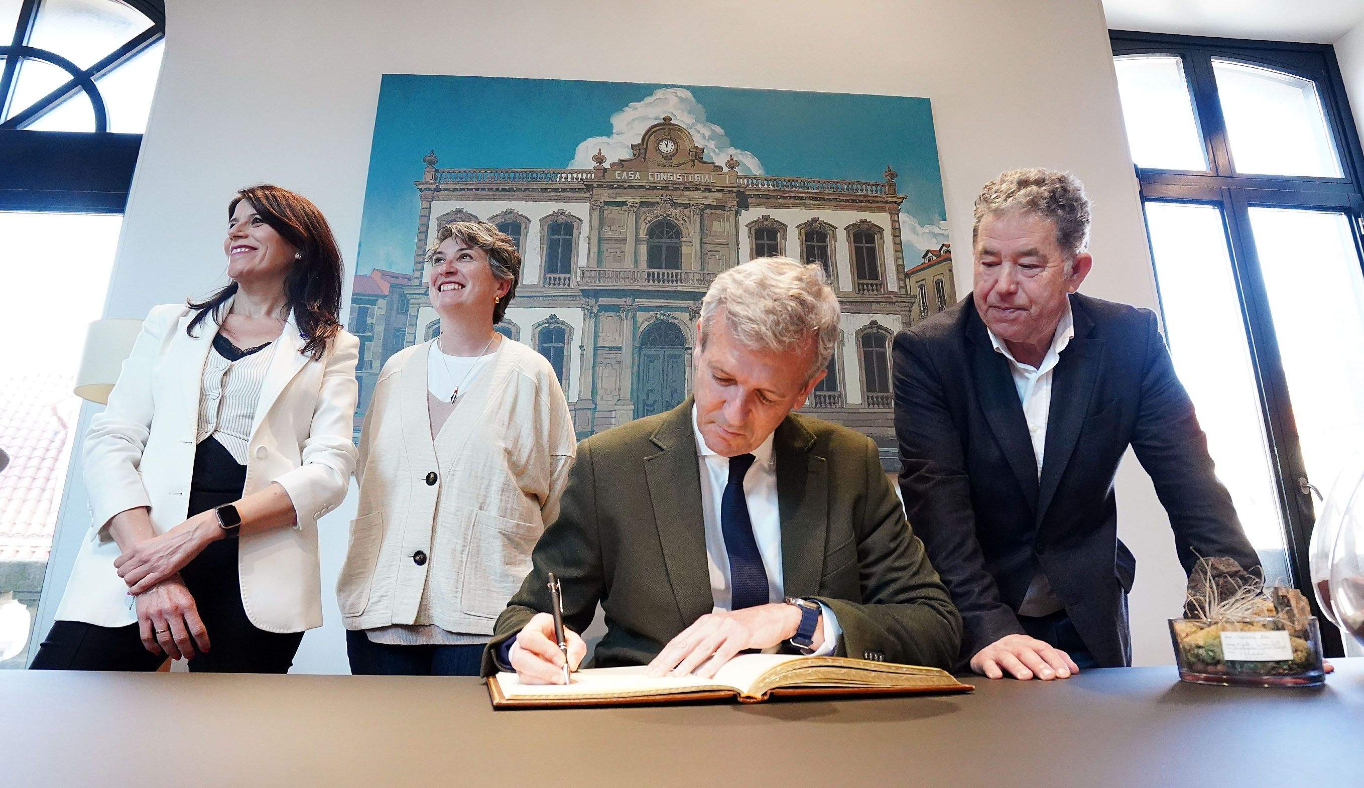 Visita institucional de Alfonso Rueda a la casa consistorial de Pontevedra