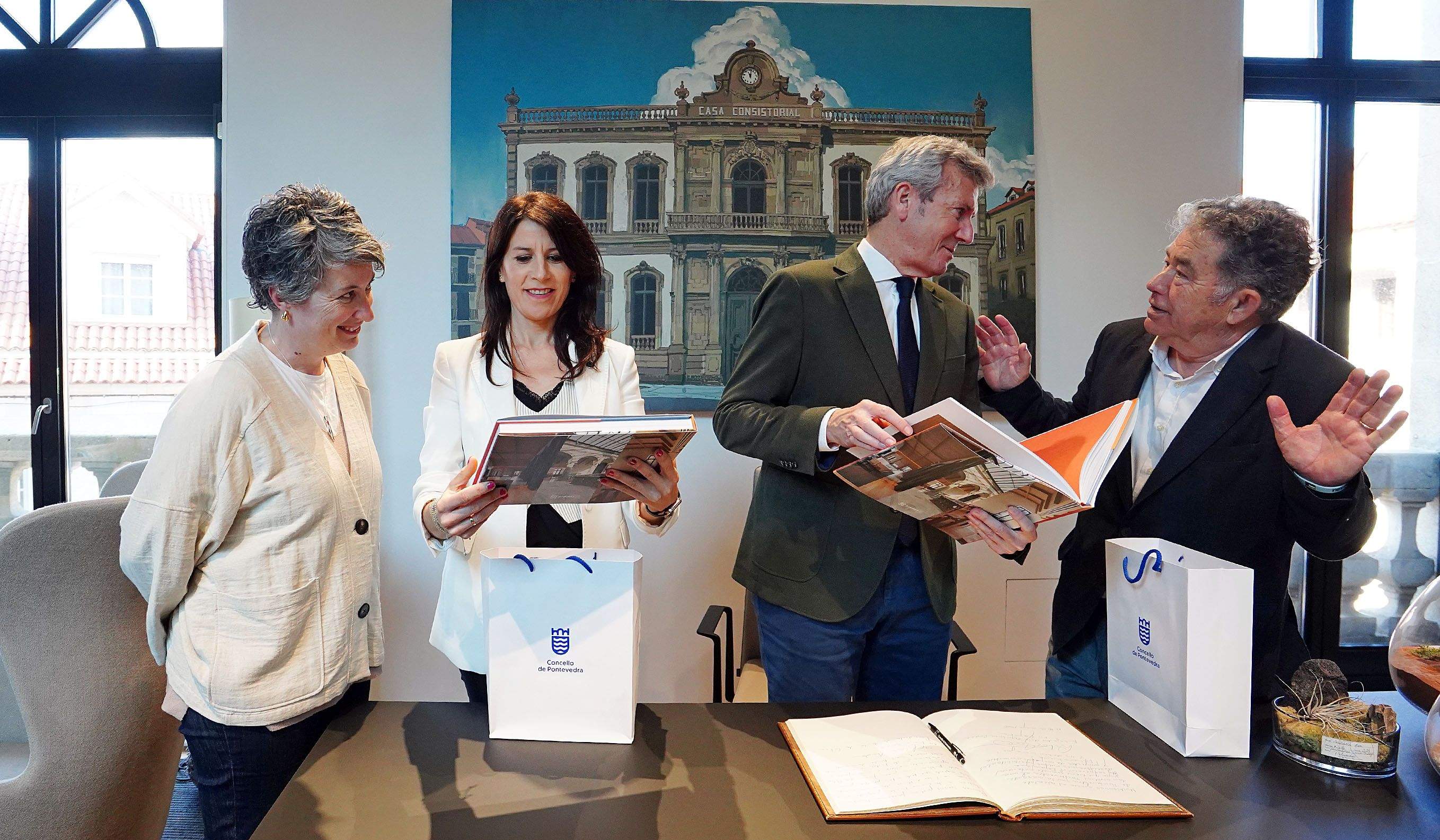 Visita institucional de Alfonso Rueda a la casa consistorial de Pontevedra