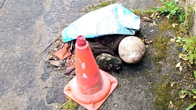 Material encontrado en la canalización que permanece en la vía pública