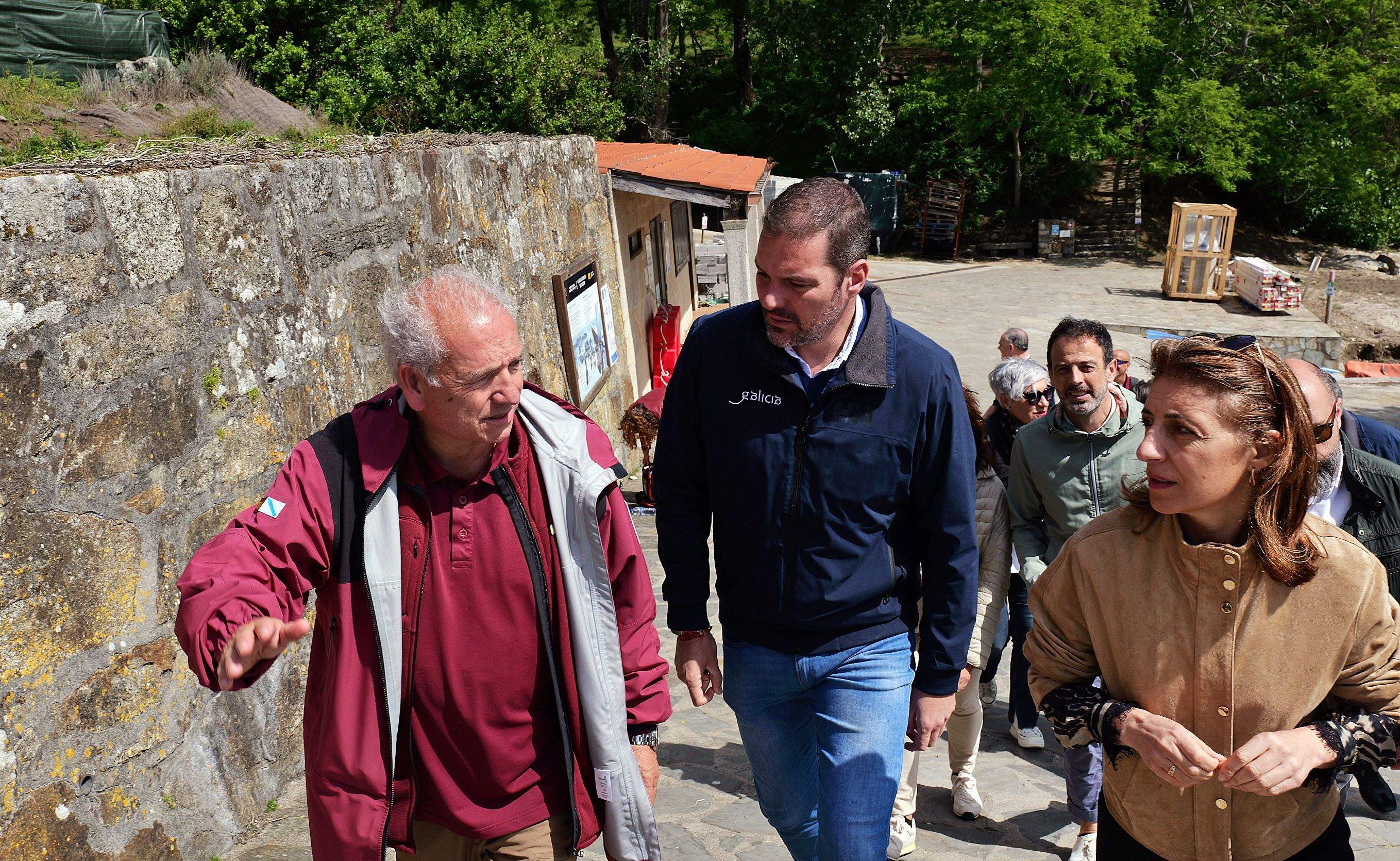 Visita de los conselleiros Ángeles Vázquez y José López a Ons Visita de los conselleiros Ángeles Vázquez y José López a Ons