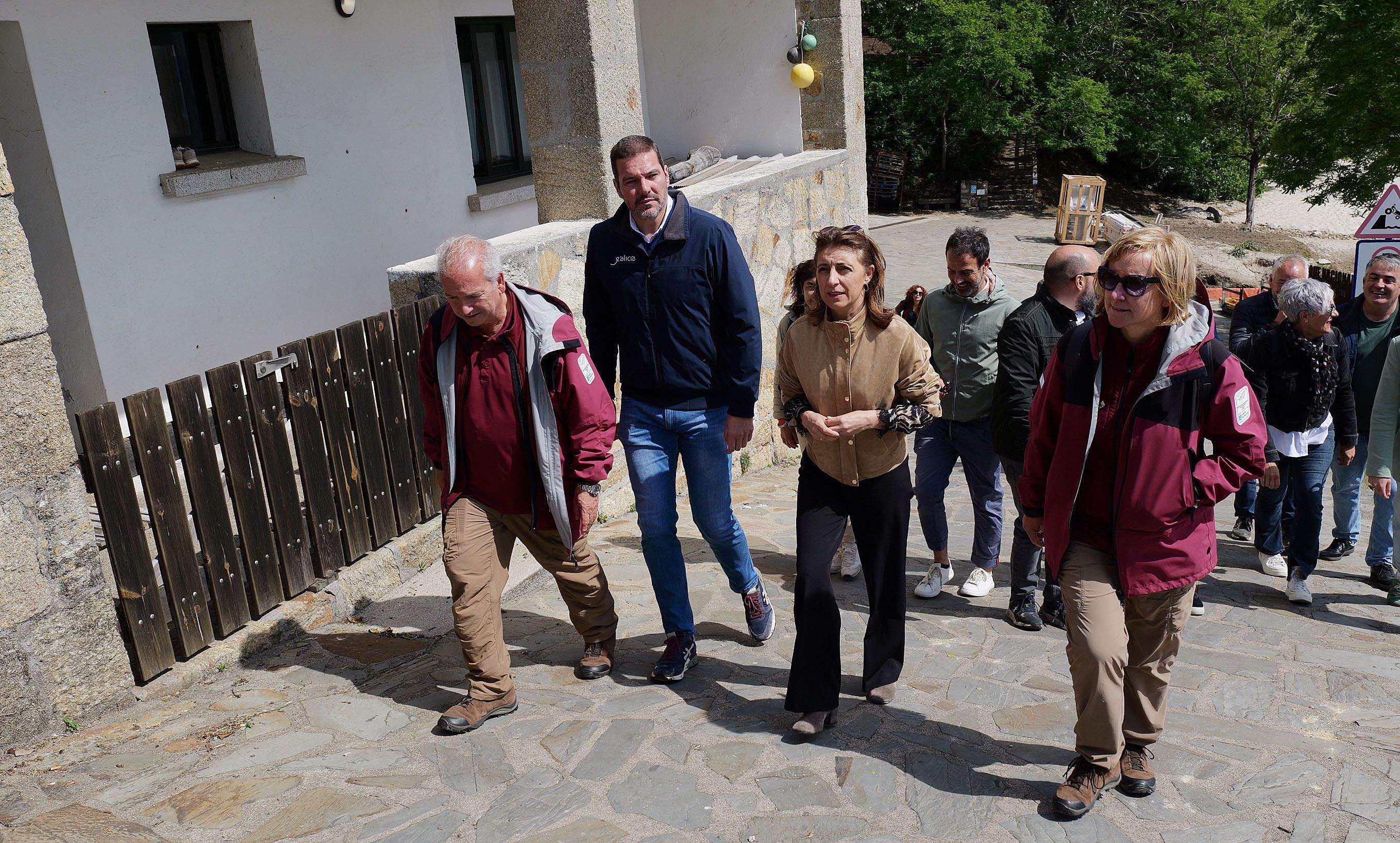 Visita de los conselleiros Ángeles Vázquez y José López a Ons Visita de los conselleiros Ángeles Vázquez y José López a Ons