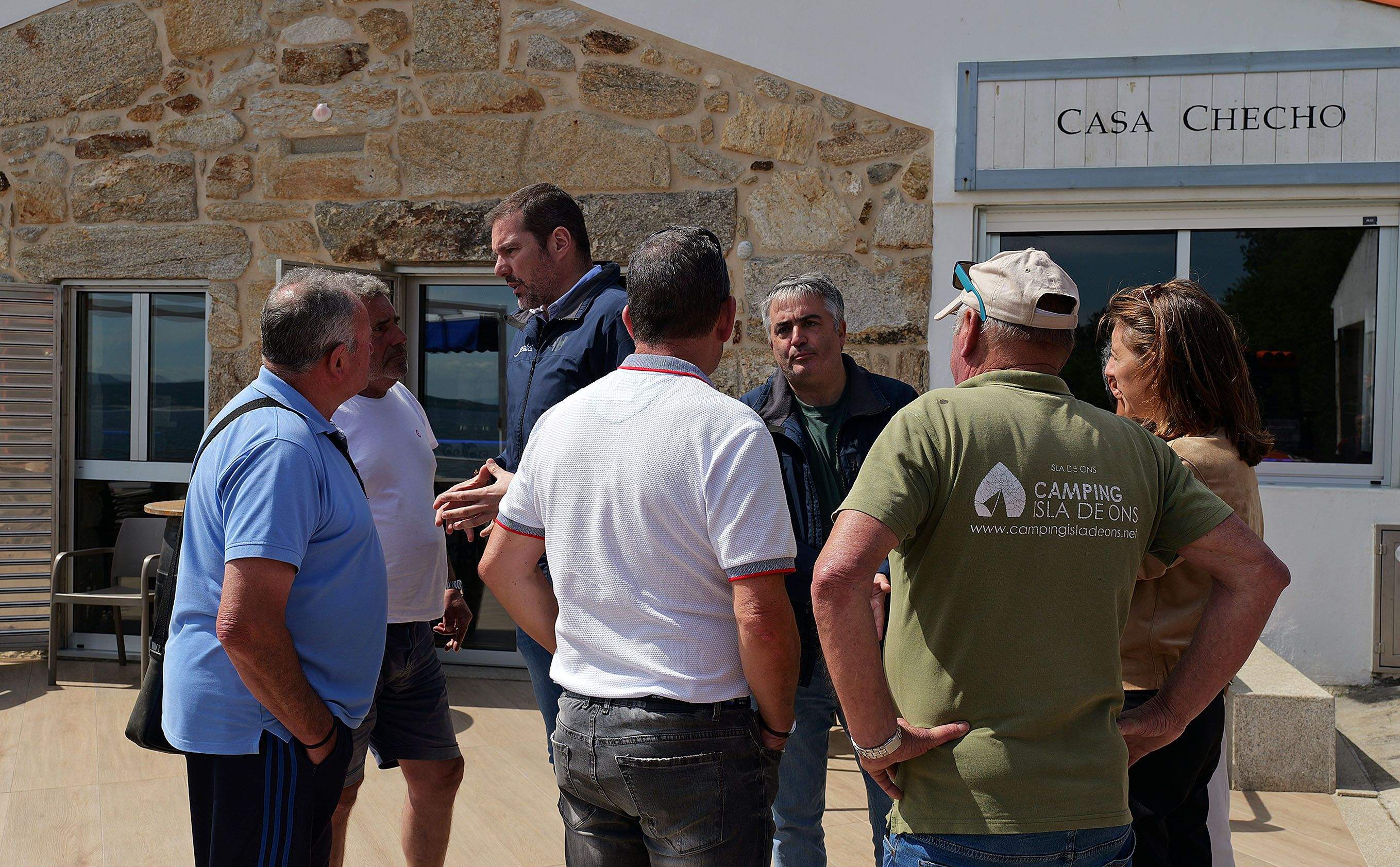 Visita de los conselleiros Ángeles Vázquez y José López a Ons Visita de los conselleiros Ángeles Vázquez y José López a Ons